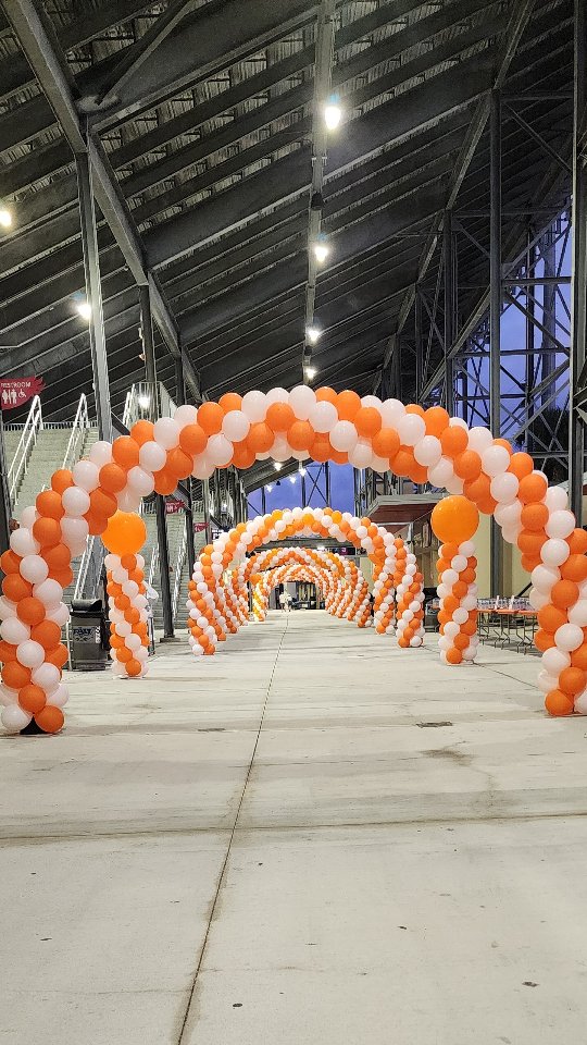 Big balloon décor for a meaningful cause 🧡🤍
We created a large-scale balloon installation for the annual Gift of Life 5K at Lynn University in Boca Raton.
Bold arches, eye-catching columns, and a clean event setup designed to energize runners and celebrate community impact.
Honored to support such an inspiring annual event and be part of something that truly gives back.
📍 Lynn University | Boca Raton, FL
🎈 Large-scale & corporate event balloon décor
@giftoflifemarrowregistry
Decoration by @DreamARK_Events
#GiftOfLife5K #BocaRatonEvents #BalloonArch #BalloonColumns #EventBalloonDecor CorporateEventDecor SouthFloridaEvents