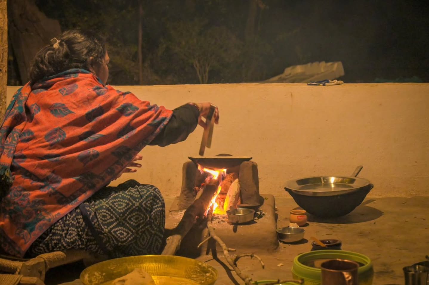 There is something magical about food cooked on a clay stove. The smoky flavor, the warmth of the fire, and the fresh ingredients come together to create pure bliss.
#Chullah #Mitti #HomestayLife