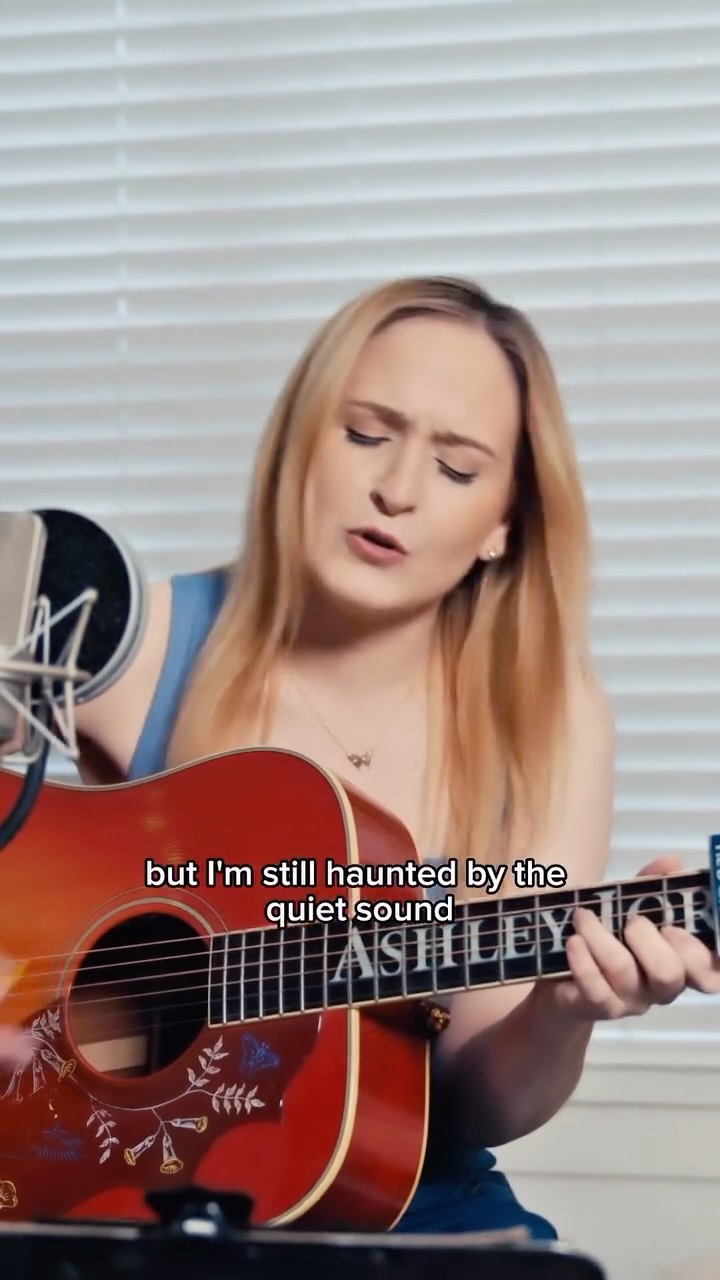 subscribe so we can be friends on the YouTube😄
-Full song on my YouTube channel!❤️& my pups say hi🐾🐕
#ɴᴇᴡsᴏɴɢ #cozyathome #musicdiscovery #sadgirlsclub