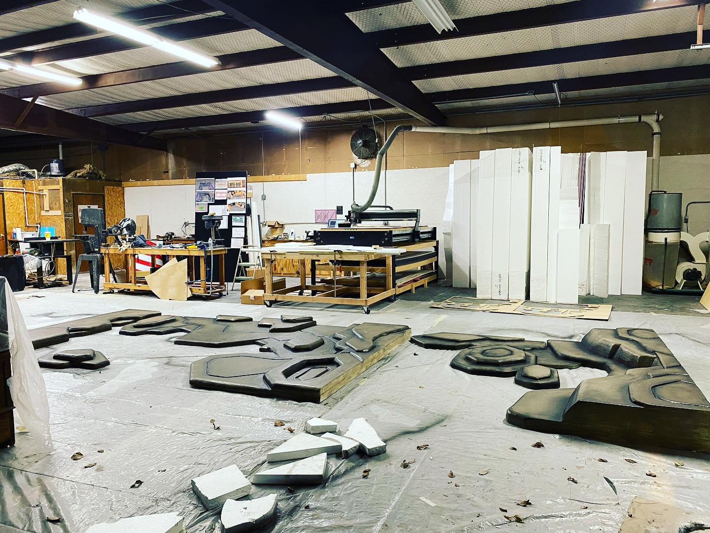 Big things happening in the shop.
@flightschoolbrandon @limbertdraws @taylor.l.williams @calculatorwatch @jcrum3 @rustedtruckranch
.
.
#prototype #prototyping #propdesign #lightingdesign #lighting #fabrication #digitalfabrication #fabricationlife #design #craft #maker #makersofinstagram #makers #builder #makersgonnamake #makeyourmark #makeyourmarkgarland #hapticworkshop