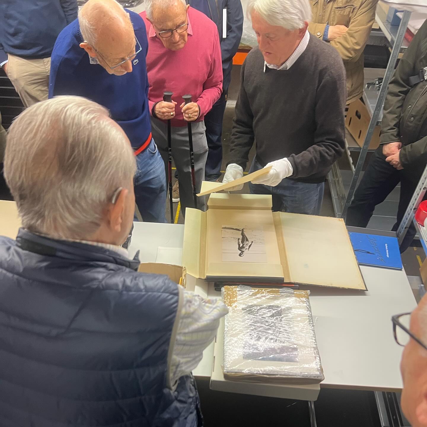 An der heutigen Jahresversammlung besichtigen wir den Bestand von Karlheinz Weinberger im Sozialarchiv Zürich. Ein beeindruckendes Chaos, das langsam Ordnung kriegt.