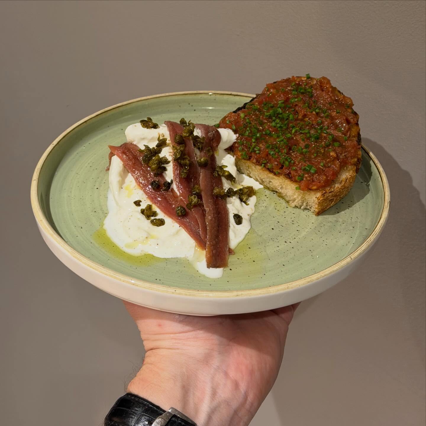 Simple but delicious!
New starter: burrata, Ortiz anchovies, pan con tomate, verdemanda olive oil & crispy lilliput capers
#southcambridgeshire #modern #european #restaurant 🫒🐟