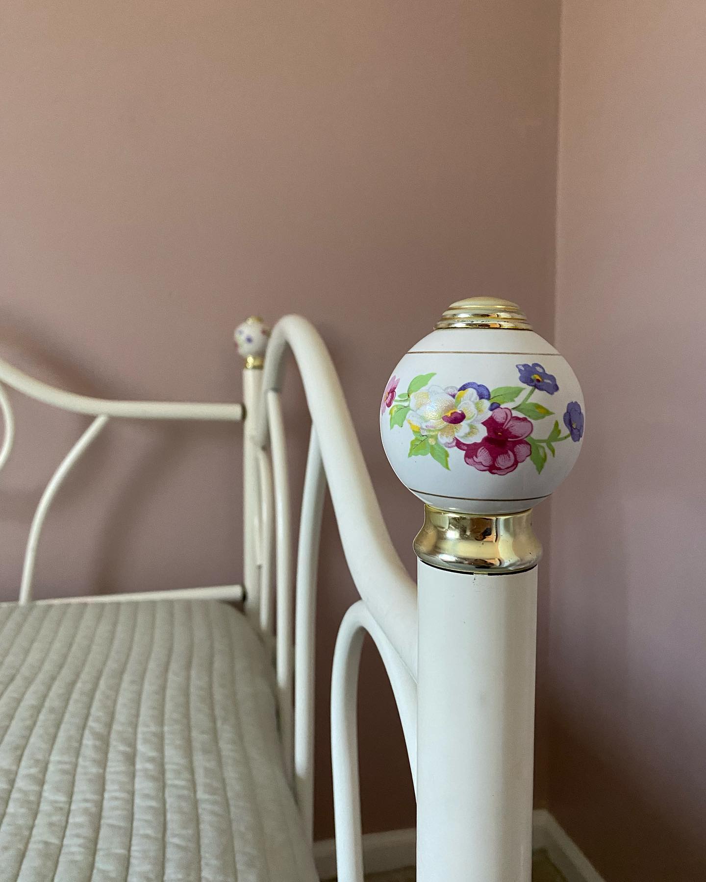 Grateful 🌸✨
Grateful for Monday, for my family and friendships, and beautiful weather! Here's to a great week ahead!
.
.
.
#barbosainteriors #charlotteinteriordesign #modernliving #homedecorinspo #minimalistliving #minimalisthome #mydomainehome #homeinspo #neutralinteriors #myhyggehome #thesimplenaturalhome #sherwinwilliams #idcoathome #howihome #SOdomino #houseofpaz #bhilivebeautifully