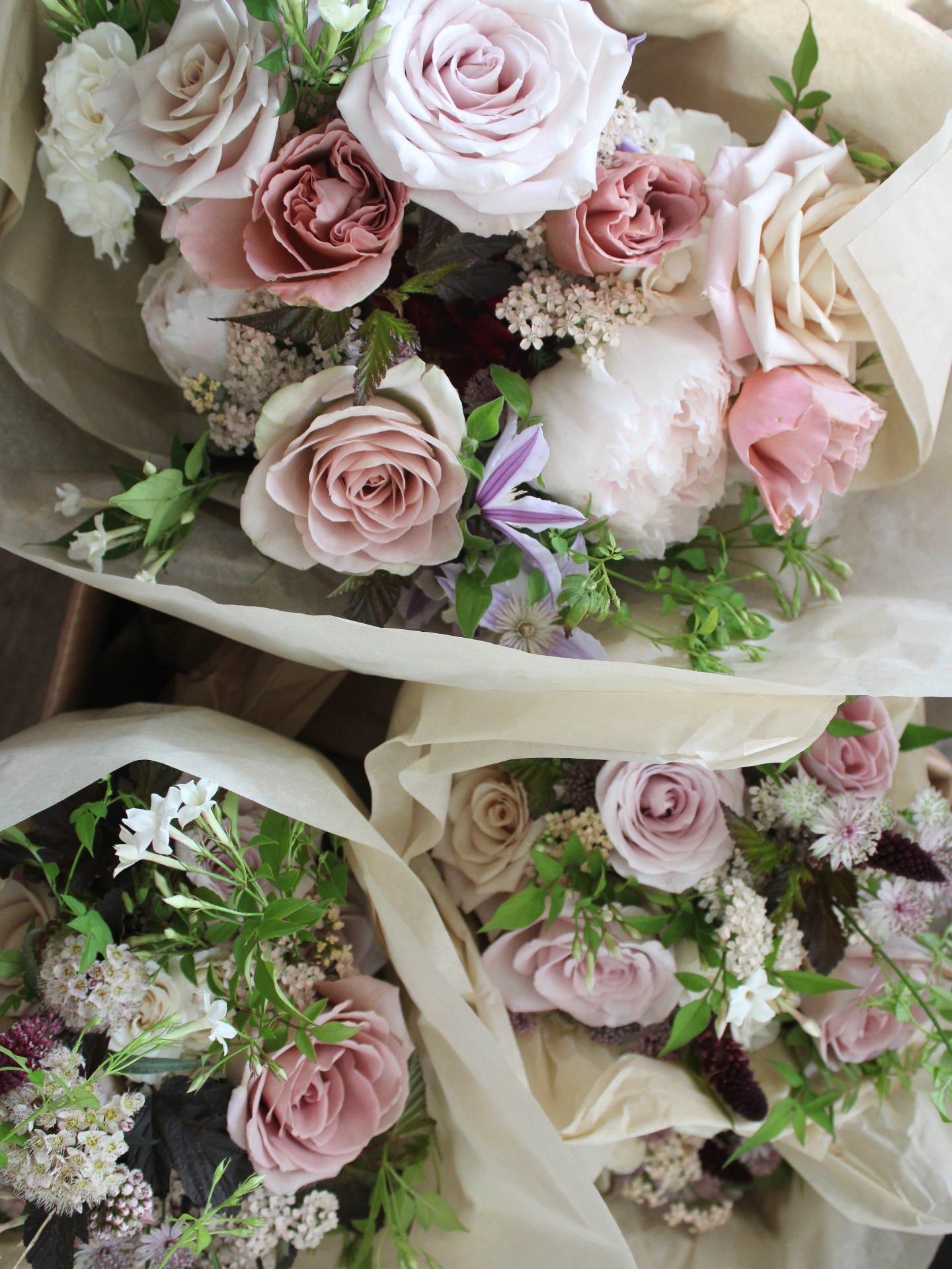 Happy Monday all..
Currently cuddled up on the sofa working through accounts... catching up on emails.. bare foot and wearing a 20 year old fleece... with 2 spaniels tucked up among the receipts.
This week is all about getting on top of proposals and quotes. Nearly on top of the ironing.. and then I can ease into a slower pace for the next half of the season..
#Dorsetflorist #dorsetflowers
Dorset Wedding Florist | Wedding flowers Somerset and Wiltshire