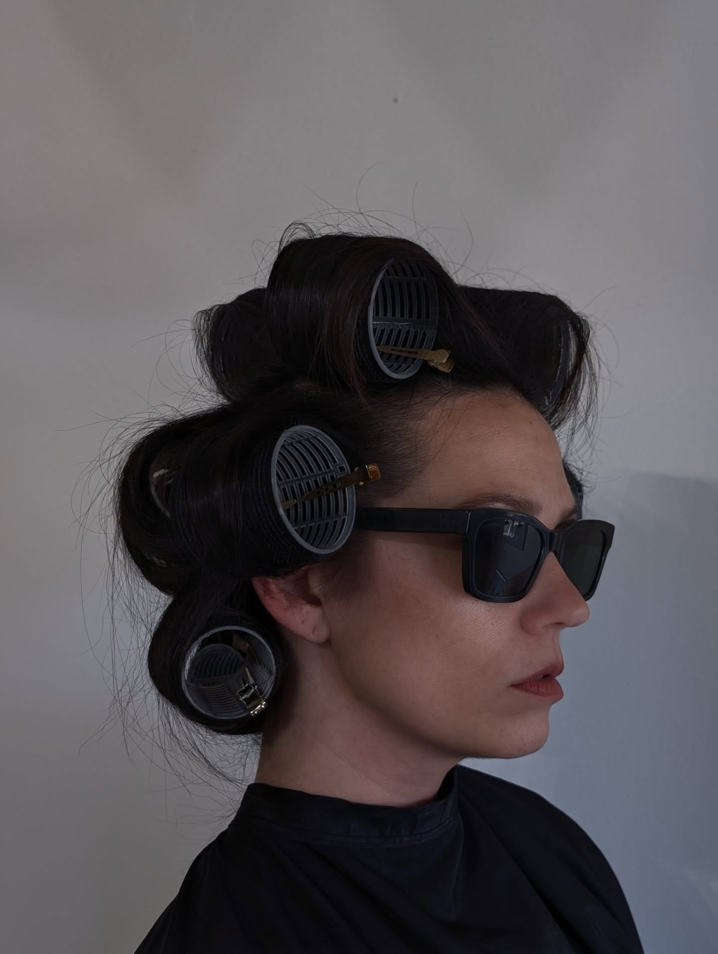 She's giving Old Money Elegance!
Today we took her darker, added a row of extensions for fullness and did a 90's inspired chop.