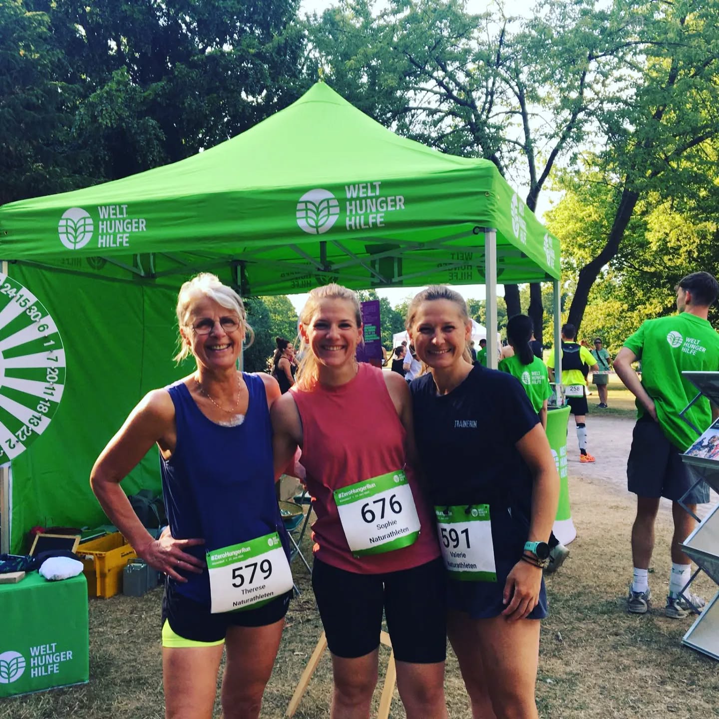 Den ersten #ZeroHungerRun in Düsseldorf wollten sich unsere #Naturathleten 🏃♀️ nicht entgehen lassen! Gemeinsam haben wir die
10 km Strecke gerockt!
Du hast auch Bock, regelmäßig und in Gesellschaft laufen zu gehen, dann melde dich doch gerne zu unserem Lauftraining an ☺️ immer Montags 19:30Uhr.
Alle Infos unter www.naturathleten.de
#Lauftraining #outdoorfitness #sportmachtglücklich #gutezeit #10km #charity #zerohungerrun #zerohunger