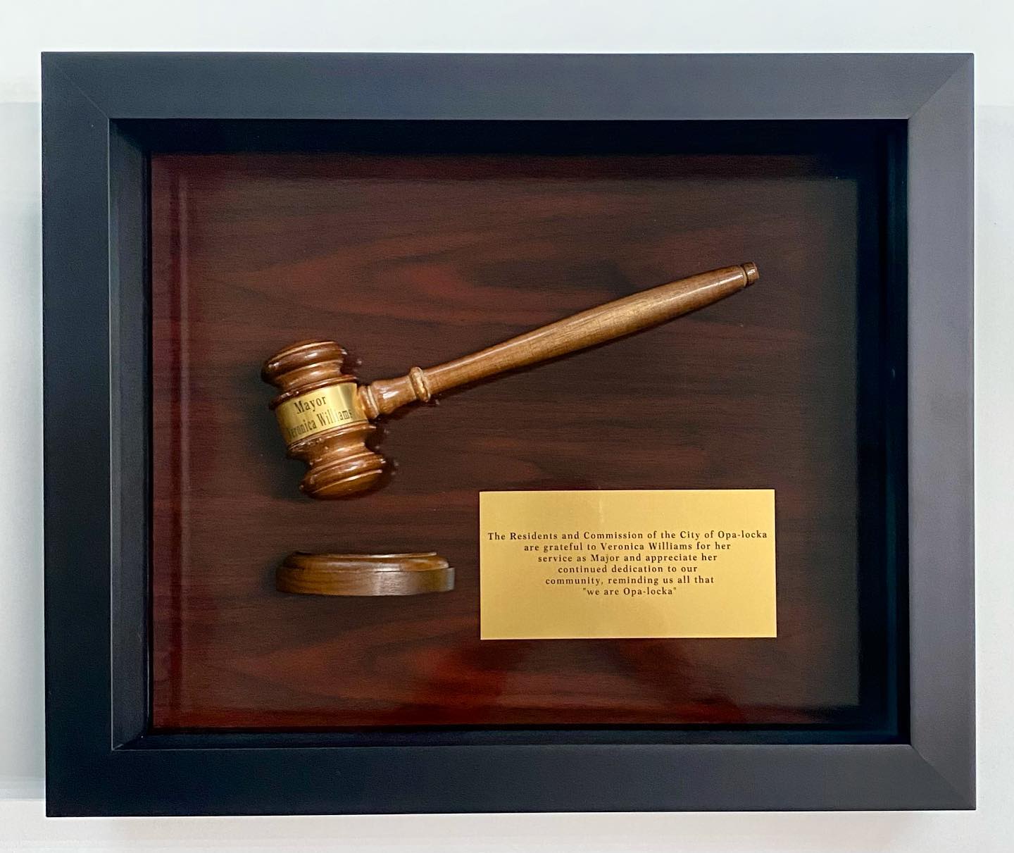 Beautiful shadow box frame for Mayor of Opa-Locka Veronica Williams 👩⚖️
Thank you for trusting us with this project! Let us know what you think in the comments!
.
.
#frame #frameshop #miamiframing #opalocka #customframing #miamicustomframing
