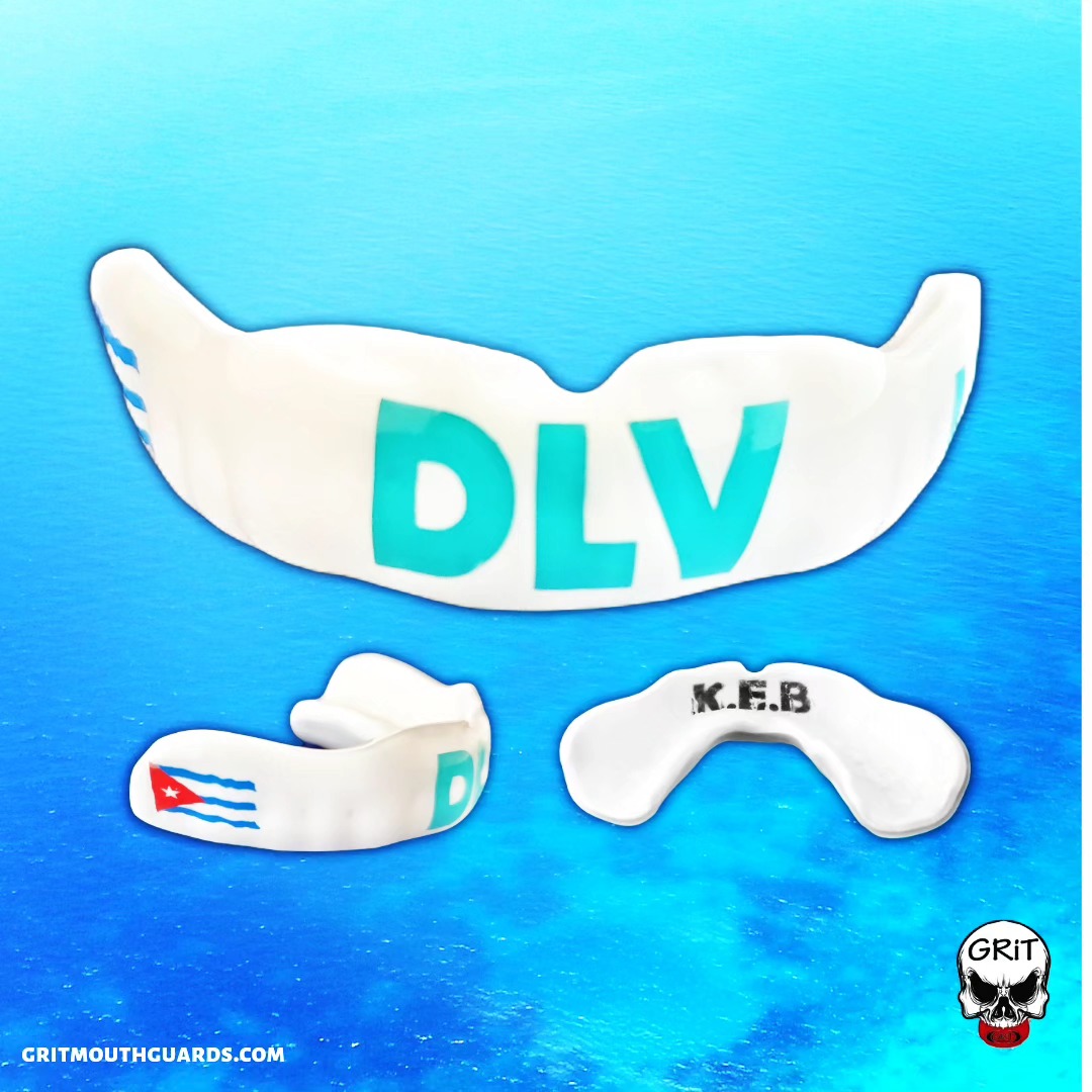 Solid white custom mouthguard with DLV across the front in turquoise letters, the Puerto Rican flag on the back right side, and K.E.B in black letters on the front inside of the mouthguard.
Design yours today at www.gritmouthguards.com!
#gritmouthguards #mouthguard #mouthguards #turquoise #puertorico #puertorican