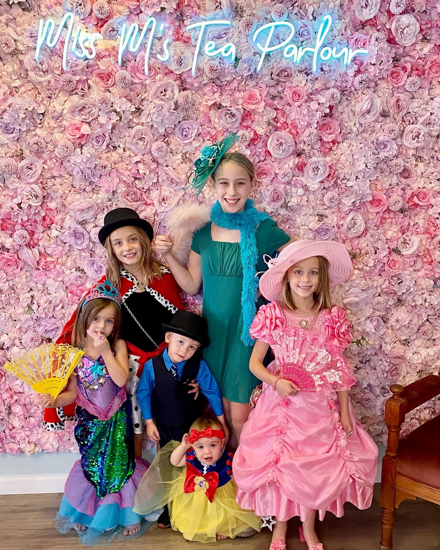 We are often asked if we have a variety of sizes for our dressup clothes and the answer is YES! 👑
We have dressup clothes for all ages! The sweetest family came in and we had so much fun hosting! 💕🫖