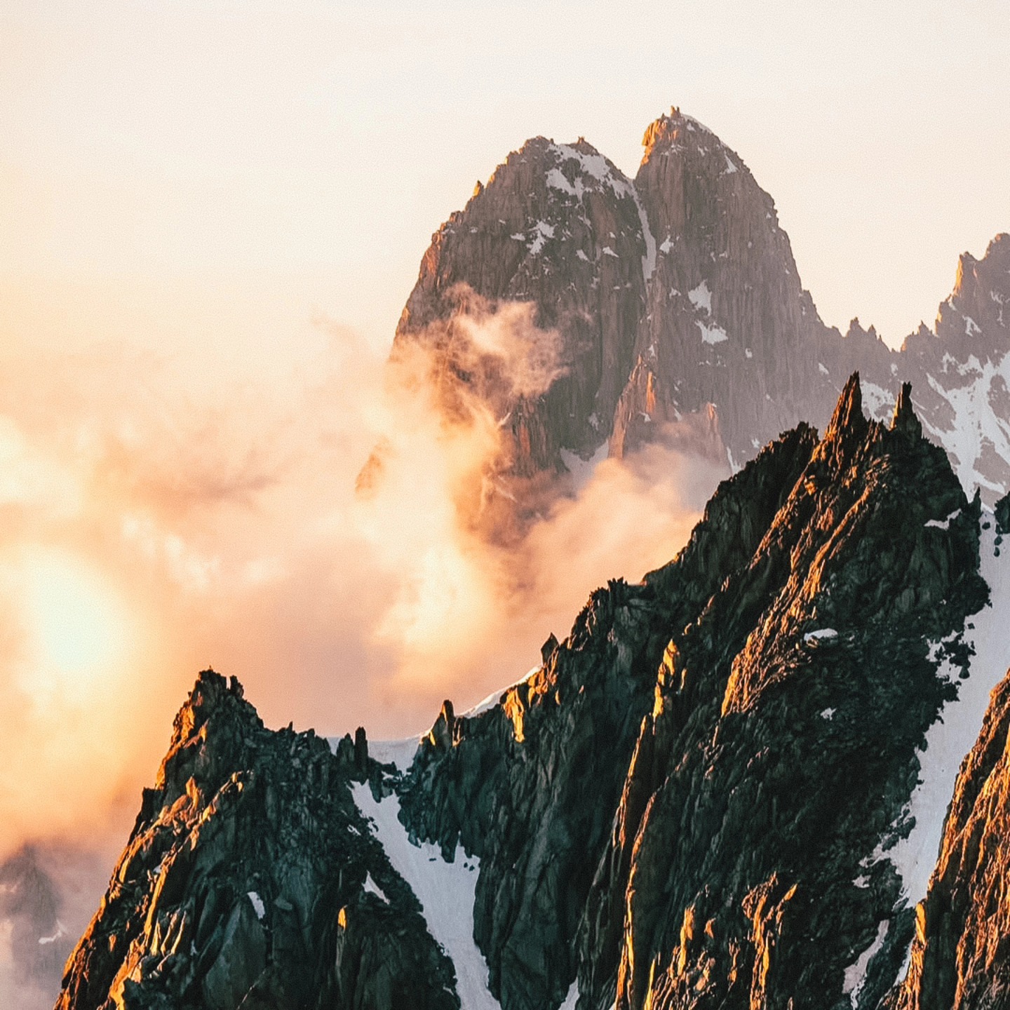 🌄 Reach the summit with style. A fresh new tee drops tomorrow—crafted to inspire those who aim for the top.
Stay tuned! #keepexploring #alphhunt #newdrop