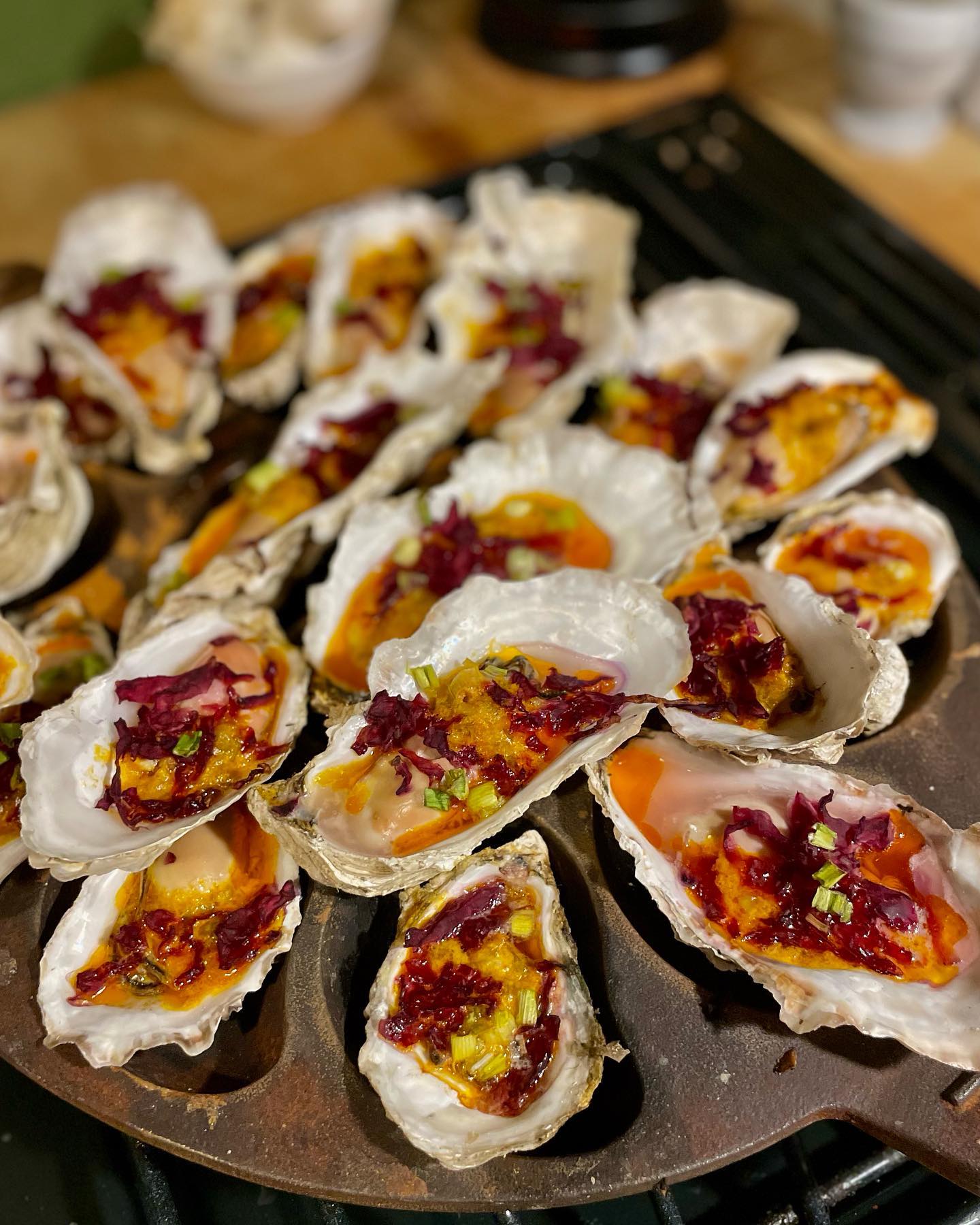 Sometimes we bring home oysters and treat ourselves to good meal.
Baked Alaskan Oysters ❤️
🦪Spicy Gochujang Compound Butter
🦪Pickled Red Cabbage (homemade)
🦪Green onion
🦪Bake @ 350 for about 20 minutes
.
.
.
#alaskanoysters #tommasoshellfish #oystersathome #bakedoysters #oysters #oysterfarmingllife #princeofwalesisland