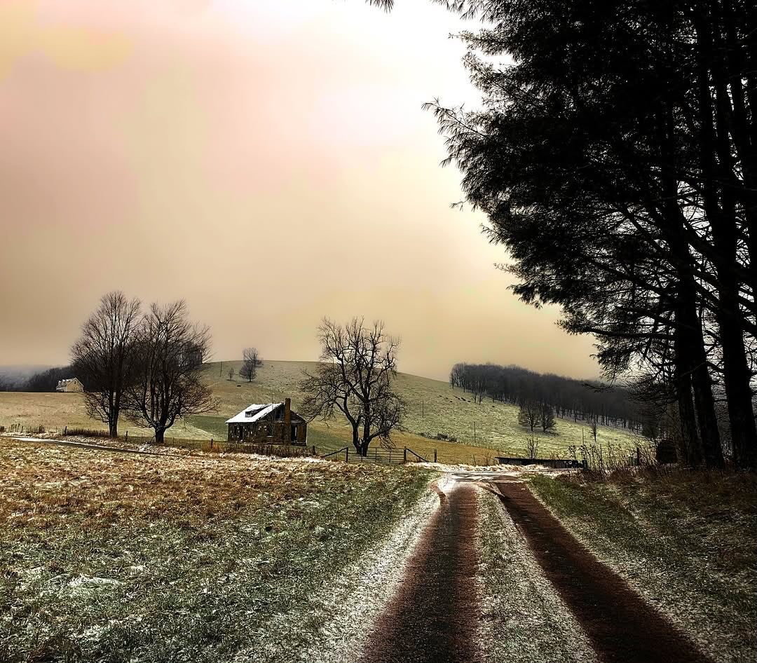 Our little mountain community made @ourstatemag !!📍: Tater Hill, Watauga County, NC
—
📷: @wakingupinboone
—
#northcarolina #nc #celebratingnc #thisisnc #explorenc #ourstatemag #wataugacounty #taterhill