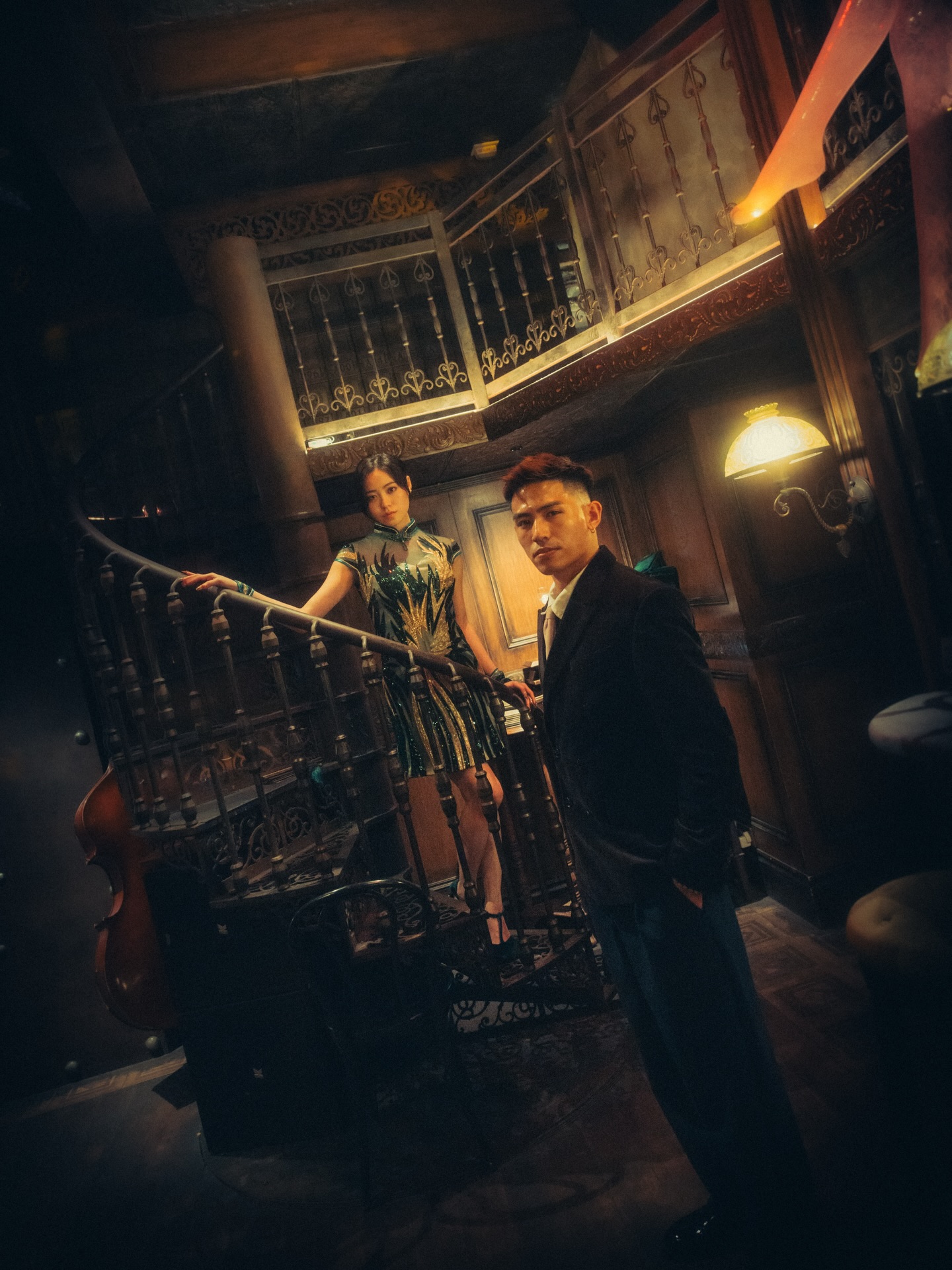 Friday night, Meet me at Maggie Choo’s? 🍸🪭
Starring Mia & Anthony.
Loved playing with the dim lighting here in post haha the photos did not look so good raw 😔
.
.
#hongkongphotographer #hkphotography #couplesphotography #香港街拍 #cinematicphotography