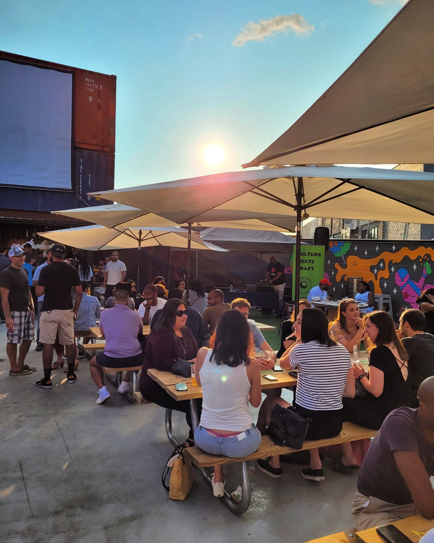 Happy Monday! Shout out to everyone that came to @metrobardc and Joined Us For Happy Hour on Friday! The weather was perfect and the vybes were on 10! Thanks for showing us your support, it was great to be outside for beer reasons again!
.
.
.
#SankofaBeer #CultureMeetsCraft #CraftBeer #DistrictofColumbia #DrinkLocal #BuyLocal #MetroBar #SuppprtBlackBusiness #PremierBeer #CocoaCoast #StoutSZN #MilkStout #HYPEbiscusSZN #Hibiscus #HYPEbiscus