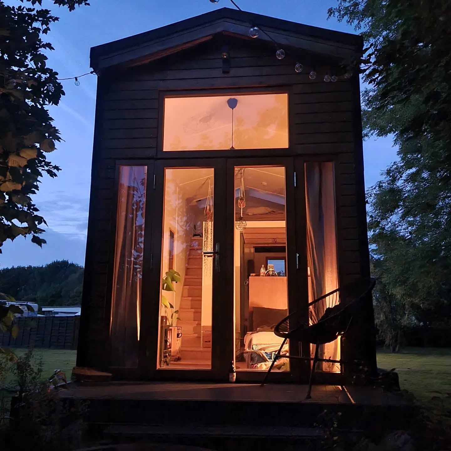 Hey Hamburg! Vielleicht ja mal statt SPO 😅
Minimalismus auf Probe in nem schicken Tiny Haus!
Schnell sein, denn der Kalender füllt sich gerade rasant 🌈
#tinyhousegermany
#tinyescape #tinyescape_de #urlaubindeutschland #hamburgurlaub
#notanothertourist
PS: wer trotzdem auch ans Meer will: SPO und Ostsee sind unter ner Std. Erreichbar🏖
PPS: 50 Meter entfernt ist eine Kanu-leihstation und der Fluss Eider 🏞