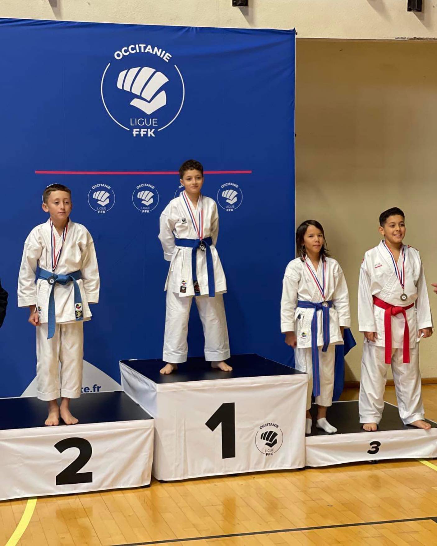 RÉSULTAT COMPÉTITION 🏆
A l’occasion du Challenge Régional Kata qui se déroulait le 4 novembre à Cahors, un de nos compétiteurs s’est hissé sur la 3e marche du podium.
🥉Sven BÖSCH dans la catégorie Benjamin