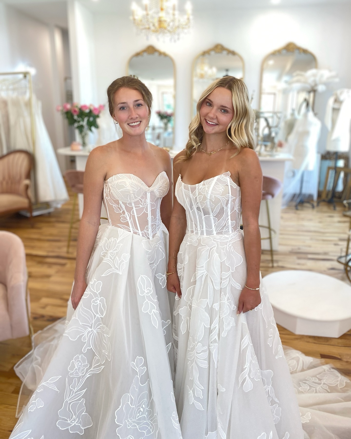 Giving us all that bridal glow, new by @samanthawoobride 🤍 #inlove
.
Book your bridal experience online now, link in bio 🔝
.
.
.
.
.
.
.
#gigiblanc #bridal #bridalboutique #wedding #weddingdress #bridalgown #bridalcollection #weddinginspiration #shopsmall #localbusiness #shoplocal #bridalshower #bridaldresses