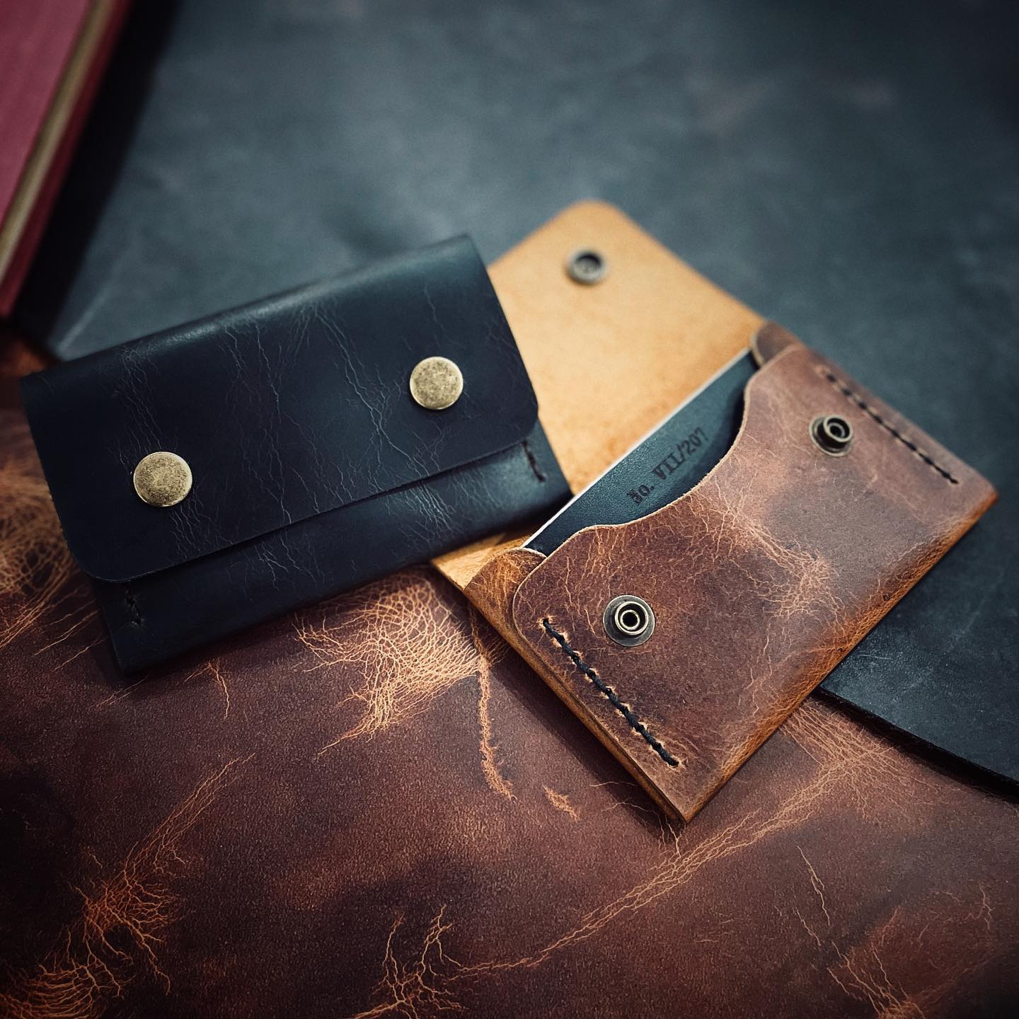 “A felicidade não é algo pronto. Ela é feita das suas próprias ações.” Dalai Lama
.
Faça acontecer!🤘🏼
.
.
.
#façaacontecer #leathergoods #leatherguitarstraps #correiasparaguitarra #wallets #acessóriosemcouro #handmade #leather #feitosàmão #feitosàmãonobrasil #couro #artigosdecouro #qualidade #exclusividade #rústico #rocknroll #blues #coffee #café #musicacouroecafé #agenteamaoquefaz
