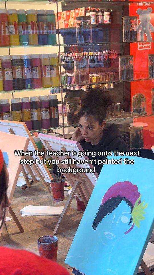 Don't panic, don't panic, don't panic 🤭
#sipandpaintlondon #sipandpaint #artplay #artbar #artplaylondon