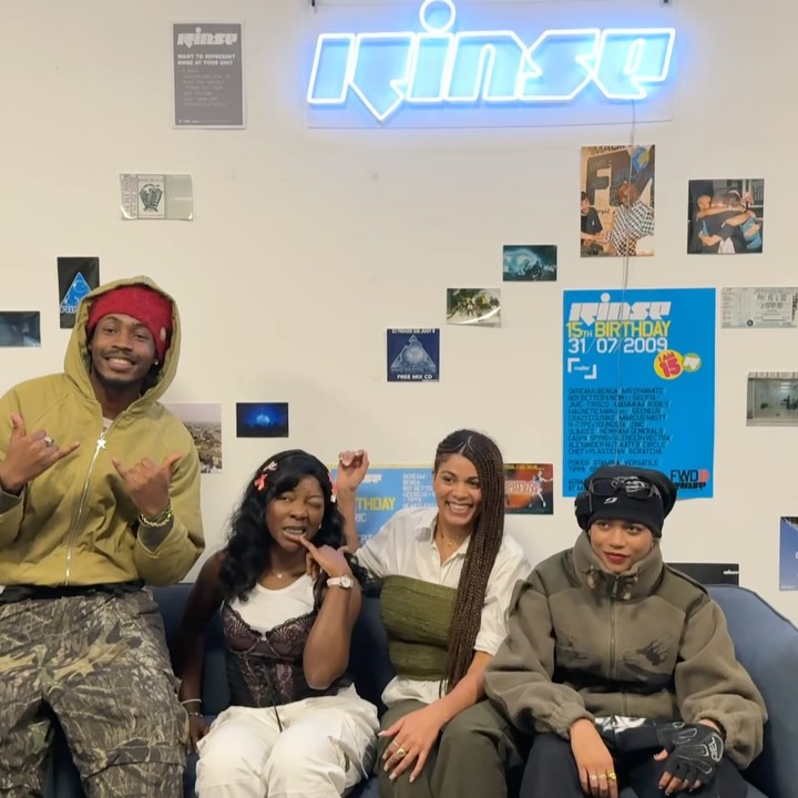 EP.03 de Ondi Kwa Show ✨ OUT 🔛🔊
Rentrée 2026, nouvelles énergies.
Autour du micro 🎤: @brunimakaya , @okcallmemula et @chloeveynus
Des univers forts, des voix singulières, des artistes qui osent 🫂
Avec l’Ondi Kwa Show, je continue de créer un espace pour les voix émergentes,
les femmes, les personnes queer
et les cultures afro-diasporiques dans la musique et le club.
🎙 Ondi Kwa Show by @lolaondikwa
📺 Dispo sur YouTube
📡 Rinse France FM
Go check 👀👂🏽On continue ✨
#ondikwashow