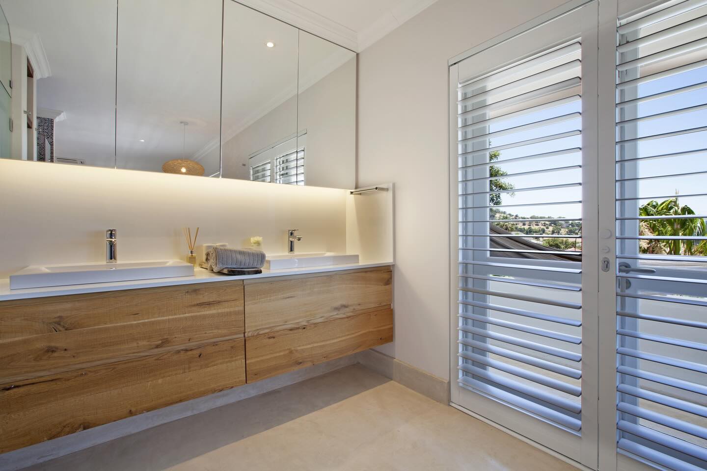 There’s something about natural light that makes a space feel better instantly ✨
With Medlifestyle shutters, you get the best of both: sunlight when you want it, privacy when you need it, and a look that works with any interior style.
Designed for real homes 🤝 Built for daily use.
Link in bio 📥
#medlifestyle #shutterstyle #homeupgrade #interiordetails #modernhomes