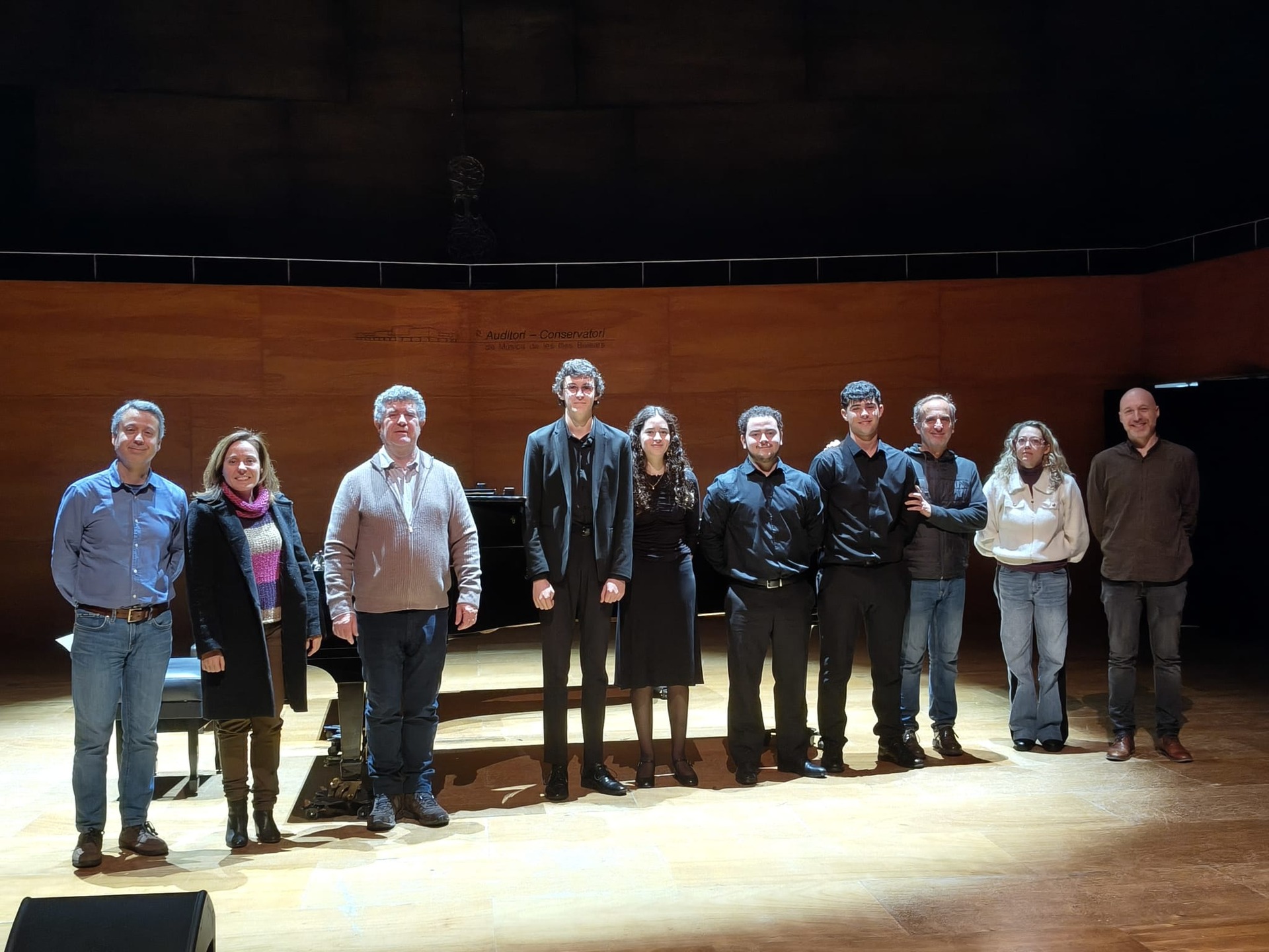 Concurs de Solistes 2026 🎶
El passat dijous, 29 de gener, el conservatori va acollir una nova edició del Concurs de Solistes.
Volem felicitar tots els alumnes que hi van participar pel seu compromís i el treball realitzat. Durant les actuacions, es va poder apreciar una notable solidesa tècnica i una gran capacitat de concentració dalt de l'escenari, fruit de la dedicació diària.
Enhorabona a tots per la vostra evolució constant i per compartir la vostra música amb la comunitat del centre. 🎹🎻
#Conservatori #ConcursDeSolistes #Música #EducacióMusical #JovesIntèrprets