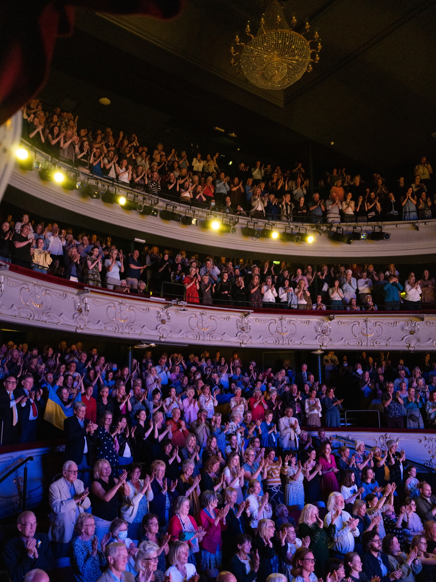 The audience completes the work.
The work exists for them.
For the audience.
Always.
Глядачі це наша мета
Робота існує для них.
Для аудиторії.
Завжди.
📸 Tom Arber
#KyivCityBallet #BalletInUnity #ballet #balletphotography