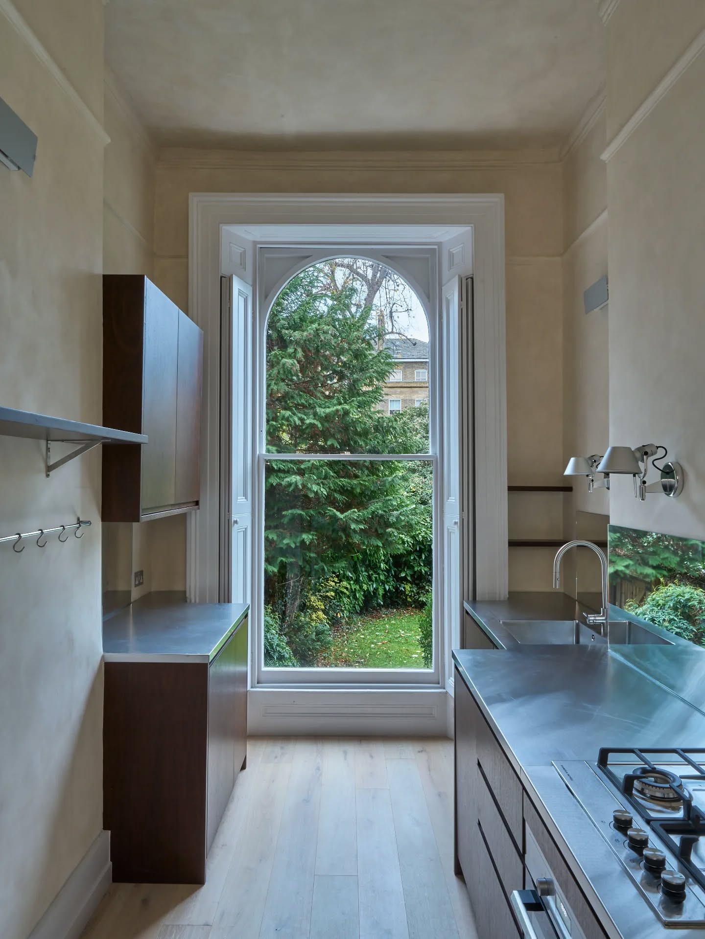 SAM'S KITCHEN II
WALLS | CALM . BAUWERK
WOODWORK | MASQUE . PAINT & PAPER LIBRARY
PHOTOGRAPHED BY
@huxley.ogilvy.photography