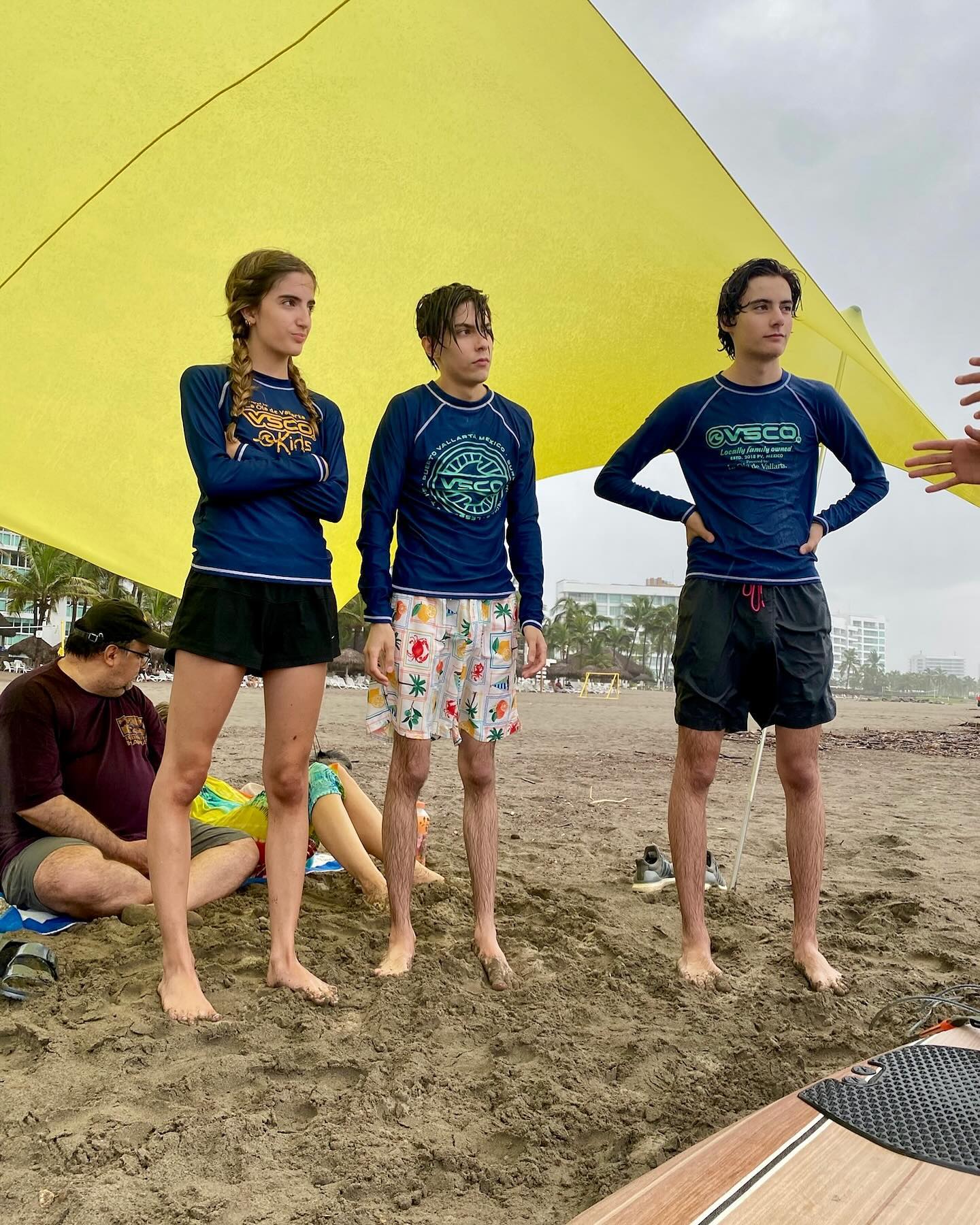 The triplets surfing again!🌊
•
•
•
•
•
#surflessons #surfvallarta #gosurf #visitpuertovallarta #rivieranayarit #banderasbay #instabeach #waves #instamexico #instatravel #nuevonayarit #nuevovallarta #family #jalisco #vacation #sea #views #surf #triplets #surfing #fun #puertovallartasurf #mainlandmexico