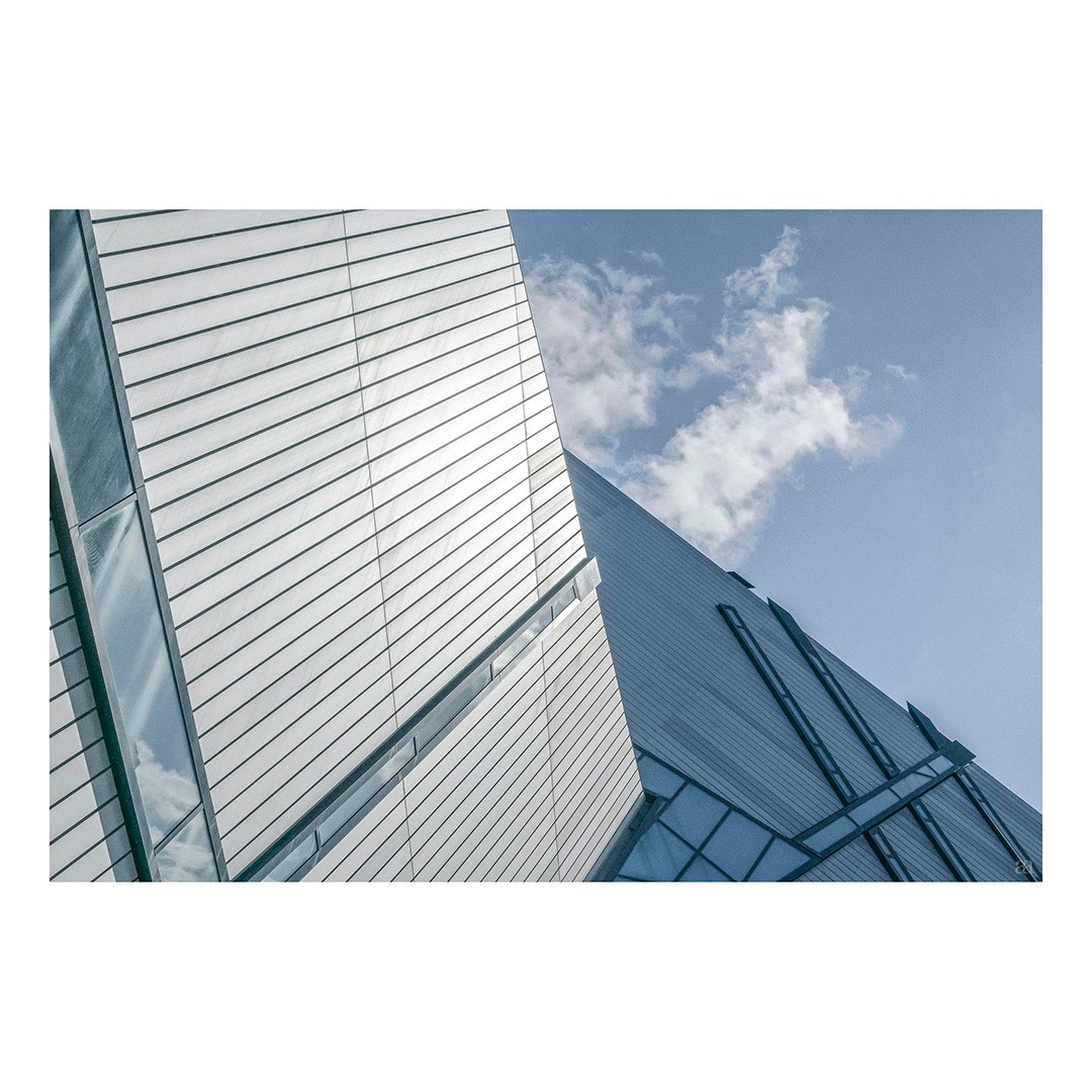 ...#toronto #ontario #royalontariomuseum @daniellibeskind @cityofto #architecture #architecturephotography #thecrystal #deconstructivism #placephotography #senseofplace