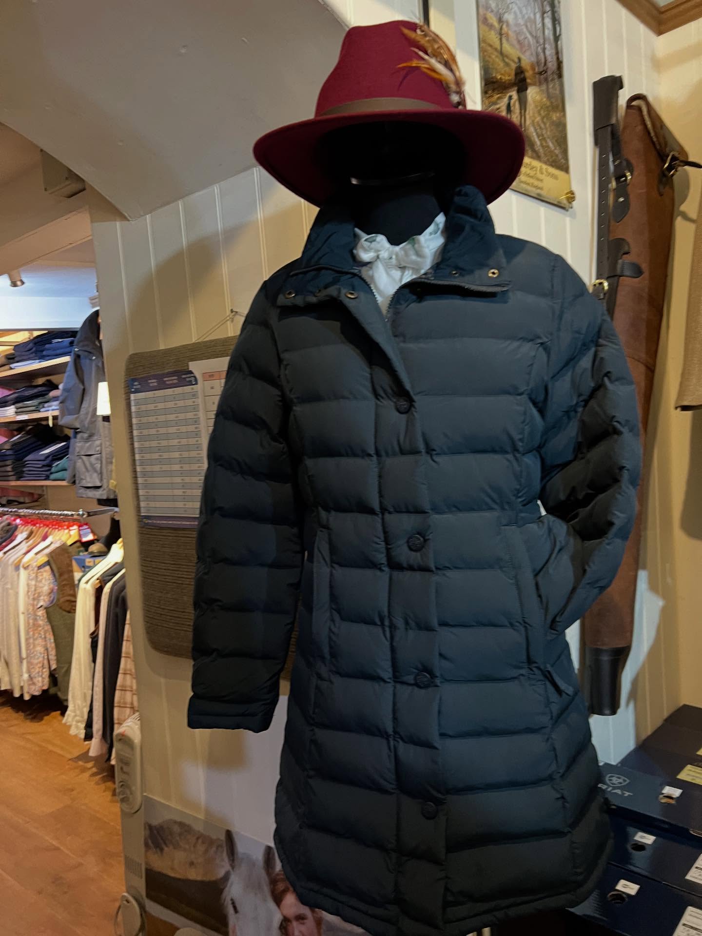 The Calsall Ladies Coat from Alan Paine
⭐️”This coat is currently on sale.”
This coat is crafted to keep you warm and stylish, it is an essential addition to your wardrobe for cooler seasons.
- Water repellent
- DuPont Sorona thermal filling for ultra-lightweight insulation
- Two-way zip
- Machine washable
#alanpaine #sustainablefilling #warmcoat #countryside #cotswolds