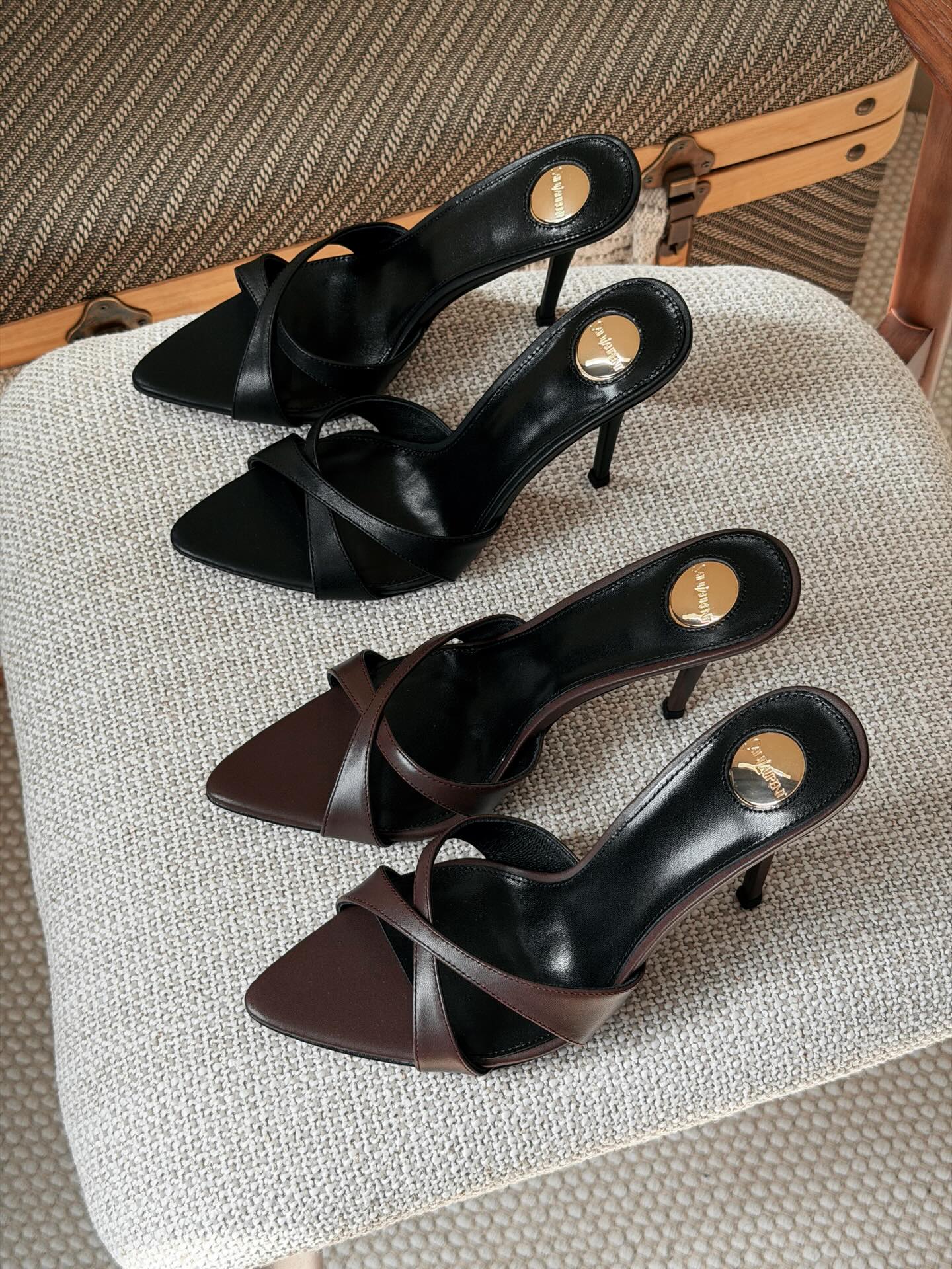 YSL Sandals 👠💎
The ultimate trend this season ✨🔥
Sizes: 36–41
Price: 600 AED | 60 OMR
📦 Delivery:
• UAE: next-day delivery 🚚
• Oman: 3–5 days ✈️
• Worldwide: 7–10 days 🌍
🌐 Shop online:
www.amirashop.net 🛒