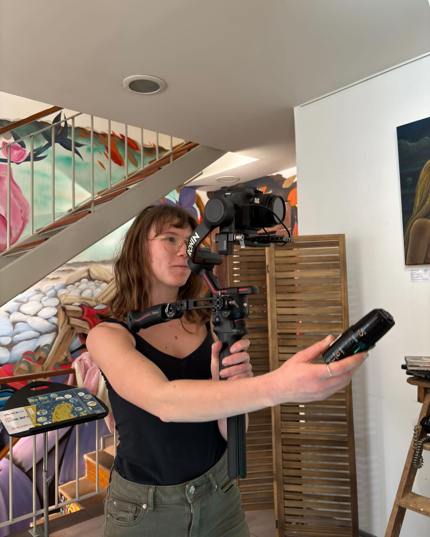 Look who joined us this week! 👋✨
We’re happy to welcome Manon @manon_lmn__ from 🇫🇷— a journalism student from ISCPA Lyon @iscpa.ecole who came to Madeira to interview people, explore local culture and tell stories about the island.
For this week, Manon became part of our team at ARTE.M @arte.m.association, Art Center Caravel @artcentercaravel and ART Hub Madeira💛
She met artists, students and journalists, recorded interviews, took photos and discovered Madeira through conversations and everyday life.
Welcome to Madeira, Manon — and welcome to our creative family! 🌍🎤📸
We can’t wait to see your stories grow.
#ARTE.M #ArtCenterCaravel #ARTHubMadeira #WelcomeManon #YoungJournalist #CulturalExchange #MadeiraLife #CreativeCommunity#artemassociation