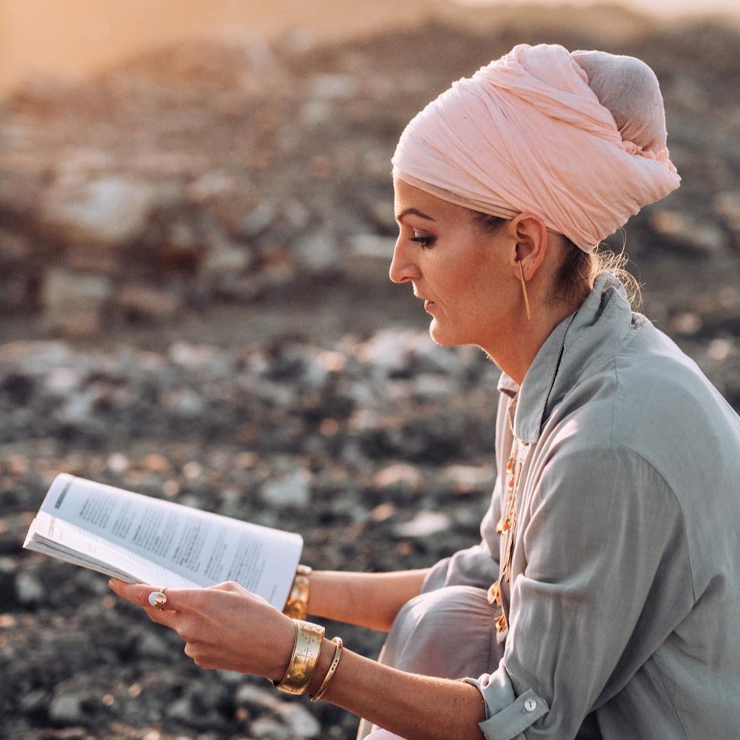 “Ūdensvīra laikmets ir sācies- šie gadi ir par izaicinājumu. Un kas tad ir izaicinājums? Tev ir jānāk un jāiedrošina patiesība. Tev ir jānāk un jāpiedzīvo patiesība. Tev ir jānāk un jābūt patiesībai.
Laipnībai nav sakāves. Rūpēm nav gala. Pieskarties cilvēka sirdīm ir vienīgā Dieva valoda.” Y.B.
#aquarianage #yogibhajan #riga #kundalini #joga #jogascentrs #amangeetkaur #laipnībabezsakāves
#mierināšana
#sirdspieskāriens
#dievavaloda
#empātija
#cilvēciskums
#dzīvesmāksla
#iedvesma
#vienotībaunmīlestība
#iepazīstiesarcilvēkiemsirdslīmenī