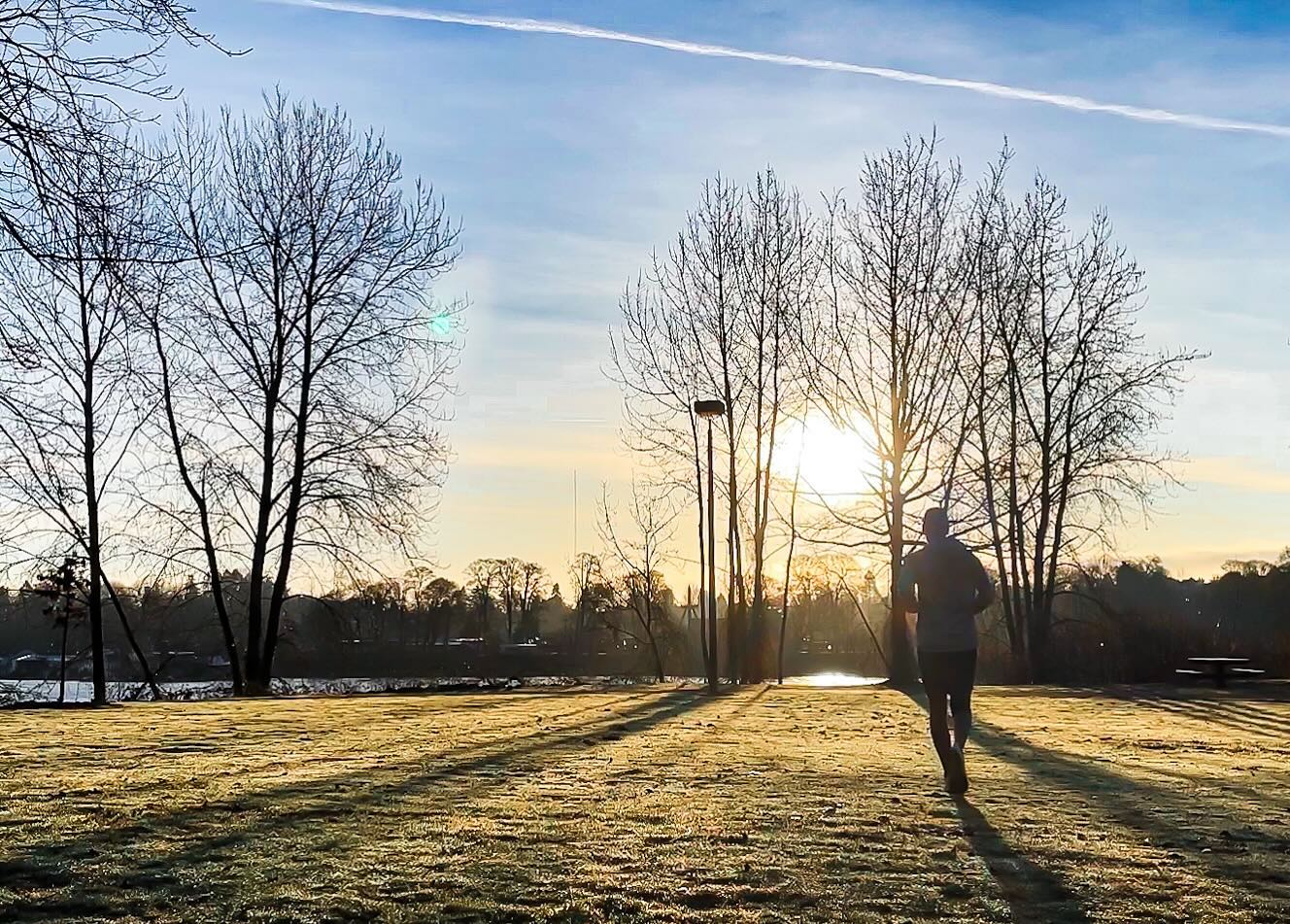 Back to chasing sunrises— kind of a hobby of mine. Less than 3 weeks til #im703texas !!
..
..
..
..
..
..
#runningmotivation #instarunners #runnersofinstagram #runcoach #trailrunning #triathlontraining #triathloncoach #swimbikerun #trilife #ironmantraining #ironmancoach #triathlete #teamzoot #teamzootpnw #thebeatcoaching