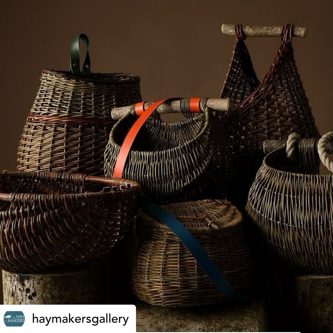 Earlier in the month a posted a collection of baskets made over the summer, up to Hay on Wye to @haymakersgallery. They are to form part of their autumn exhibition alongside other beautiful makes . I was hoping to deliver them myself but time was against me so it felt like I was packaging and posting my summer!
I’m still longing to visit this town I’ve heard so much about, and it’s wonderful bookshops and galleries.
Is it nearby to you? Where are your favourite places ?
Credit to @studio_article for this wonderful photo of my work. 😃👏🏻