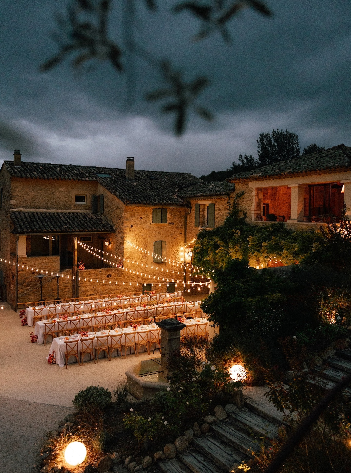 Here, everything starts slowly.
The light softens, voices rise,
the place begins to change.
You come for a wedding.
You stay for how it feels.
From day to night,
the Domaine comes alive.
********
Ici, tout commence doucement.
La lumière décline, les voix montent,
le lieu se transforme.
On arrive pour un mariage.
On reste pour ce qu’on ressent.
Du jour à la nuit,
le Domaine se vit.
Photography by @celinecollombfr 🤍
Catering : @le_traiteur_par_la_boria
Floral design: @potins_de_fleurs
#domainedevalbonne #provencewedding #weddinginprovence #destinationweddingfrance #frenchweddingvenue #luxuryweddingfrance