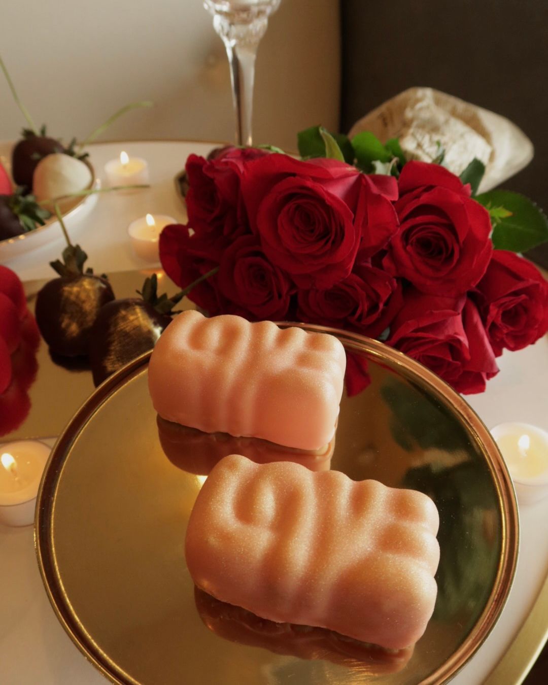 Valentine's Day begins here ❤️
Our L'amour dessert is layered with love
•L'amour: angel cake layered with sablé biscuit, white chocolate mousse & strawberry-mango jelly, coated in white chocolate•
*Valentine's Dessert Menu available in all locations*
#TFW #ValentinesDay #ValentinesDessert #Lamour #LoveSeason #DessertLovers #DessertDate #ChocolateLovers #FrenchDesserts #TheFrenchWorkshop