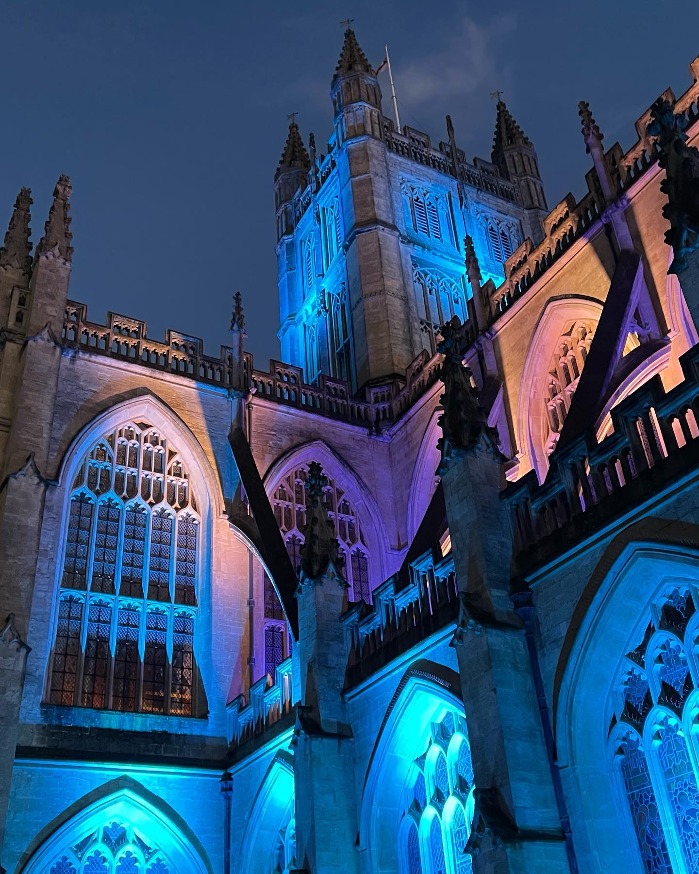 Bath Abbey looking brilliantly festive. We will be offering guided tours in January 2023. Really looking forward to introducing our guests to this historic and active church
