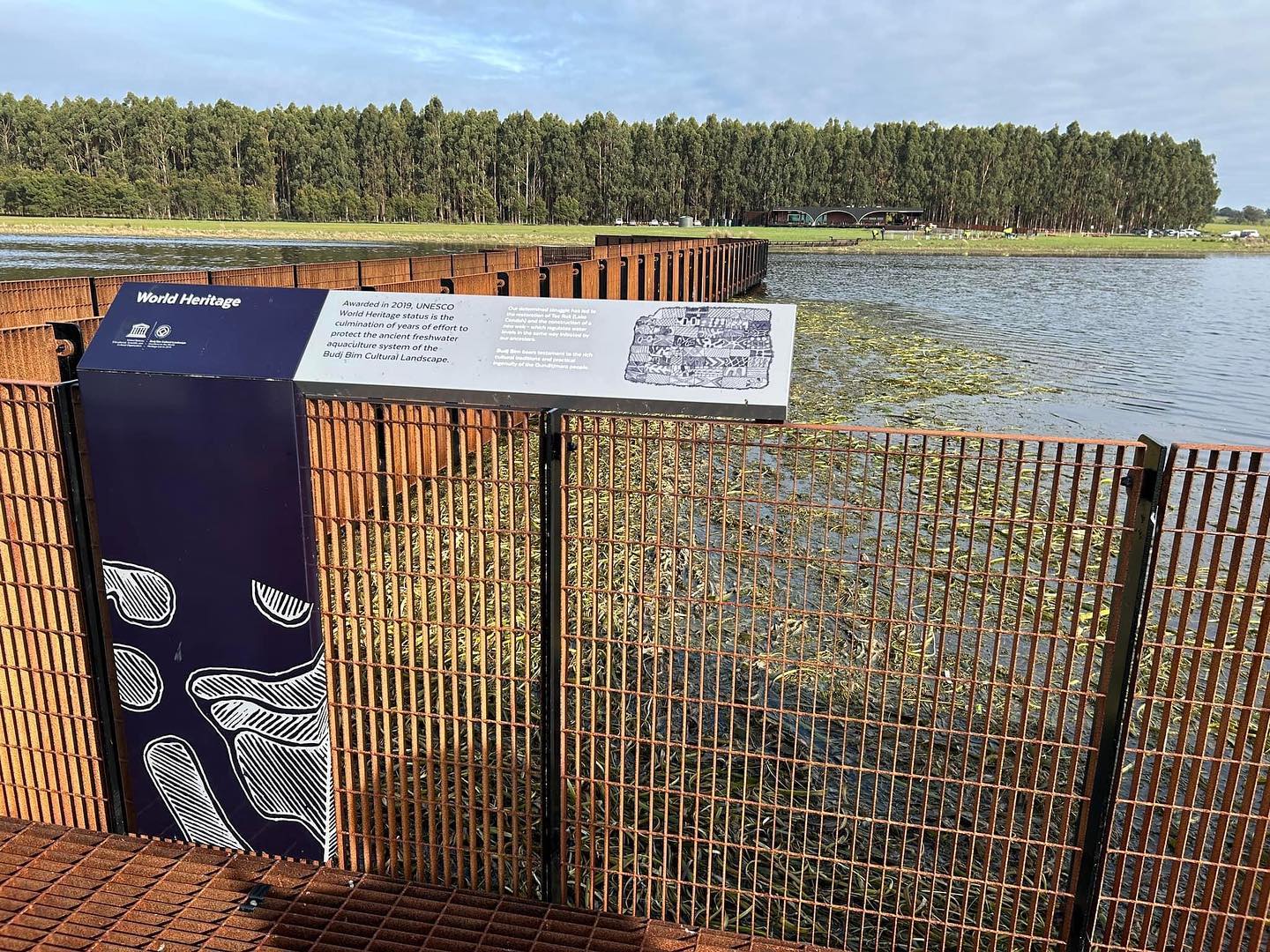 Splendid weather on Gunditjmara County earlier this week. Winter is the coolest 😎 time to visit. ☀️There’s nothing nicer than a clear, crisp, sunny winters day.
#gunditjmaracountry #victoria #lakeside #water #winter #wintersun