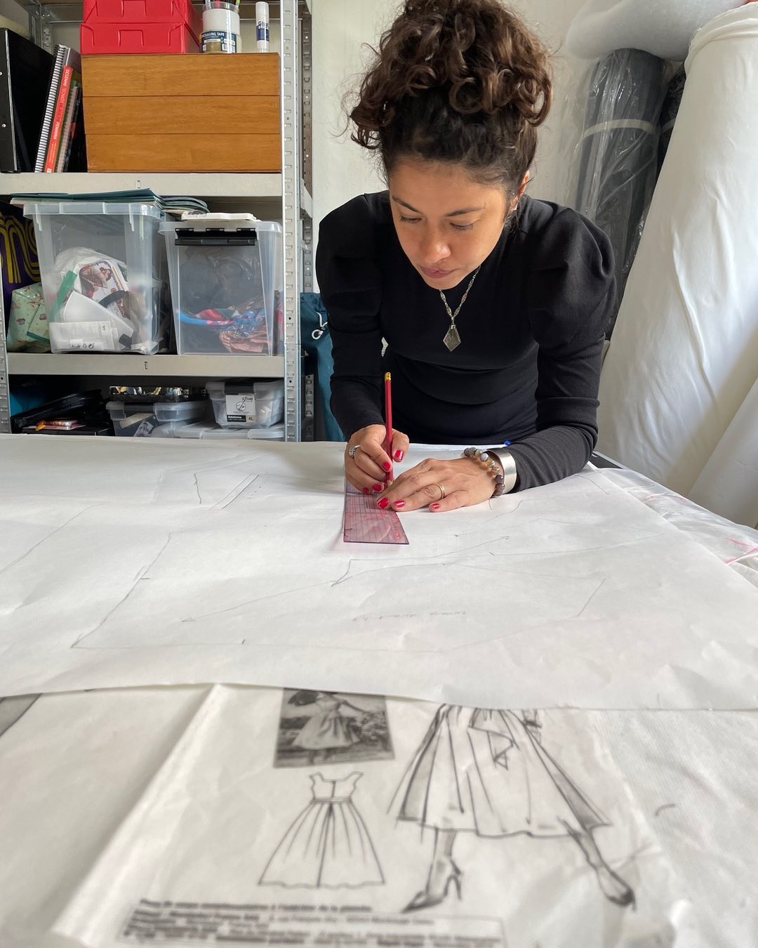 ✨ Nouvel article sur le blog ! ✨
Nous sommes ravis de partager une grande nouvelle : Caligraphic a obtenu le label "Fait à Paris" ! 🌟 Ce label prestigieux reconnaît notre engagement en faveur d’une mode éthique, locale et respectueuse de notre belle capitale.
📖 Découvrez dans notre dernier article comment ce label s’aligne avec nos valeurs et notre vision d’une mode durable, tout en soutenant l’artisanat parisien.
💌 Rendez-vous sur le blog pour en savoir plus sur cette étape clé pour Caligraphic et ce qu’elle signifie pour nos créations et nos engagements.
➡️ Lien en bio 🌿 Merci de soutenir une mode qui a du sens 💚
#Caligraphic #FaitÀParis #ModeEngagée #SlowFashion #ModeDurable #ParisFashion