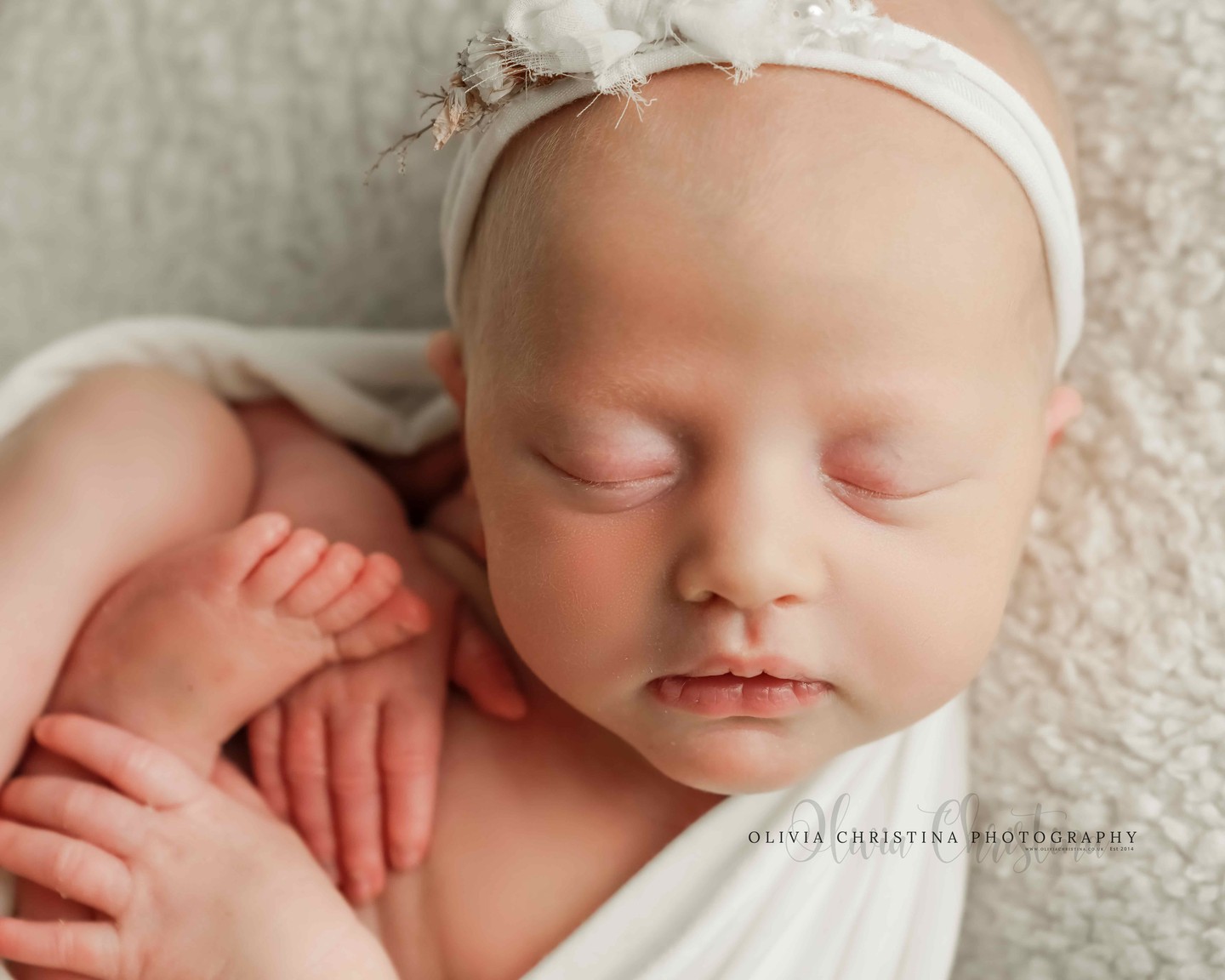Newborn photography is not about posing. It is about preserving how it felt to hold them this small.
www.oliviachristina.co.uk
#newbornmemories #firstweeks #hertfordshirephotography #newpar