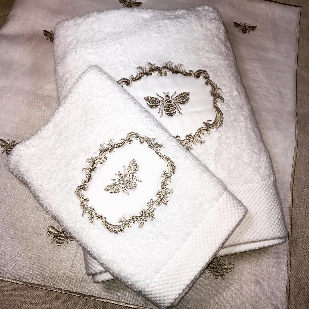 Serviettes éponge brodée #lingedemaisonbrodé #lingedebain #interiordesign #home #homedecoration