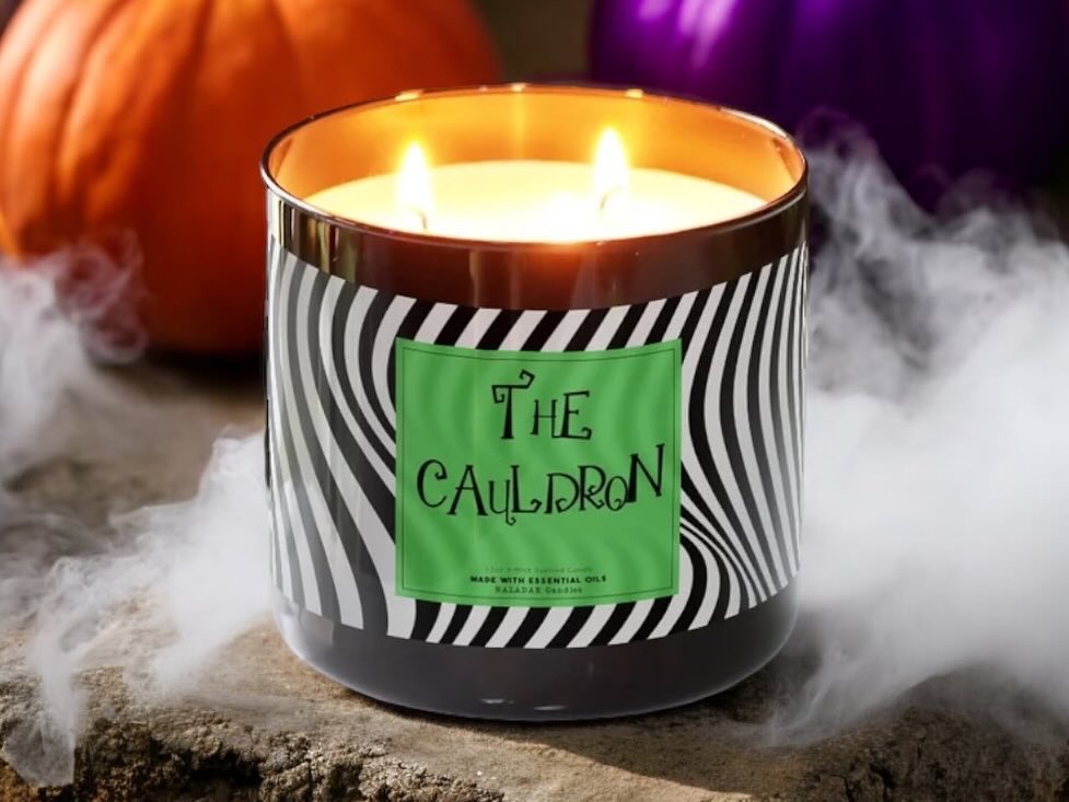 Spicy cinnamon, hazy patchouli & cedar wood 🪵
#candles #fallscents #cauldron #candlehoarder