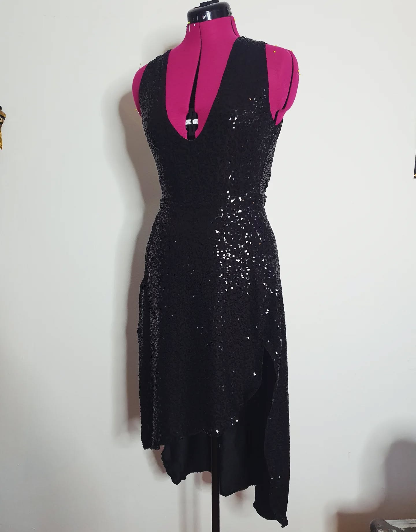 This is a fun one!
It was made to look like an evening dress and has a long skirt in the back, that circles around to the front, where it become a bit shorter.
And it's stretch.
As as the show required it to be suitable for acrobatics... its actually a leotard. It has build-in shorts.
#costumemaker #circuscostumedesigner #circuscostume #bespokecostume #poledance