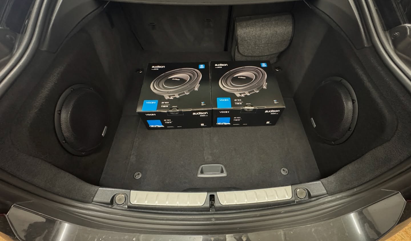 The first Audison Voce 2 10โ subs installed in the uk!? I was keen to see how different they might be to the Hertz, so popped them in the same day they arrived.
The Hertz have been mighty for the past few months. Letโs see what these have to offer.
#audison #subwoofer
@fourcaraudio @audisonuk