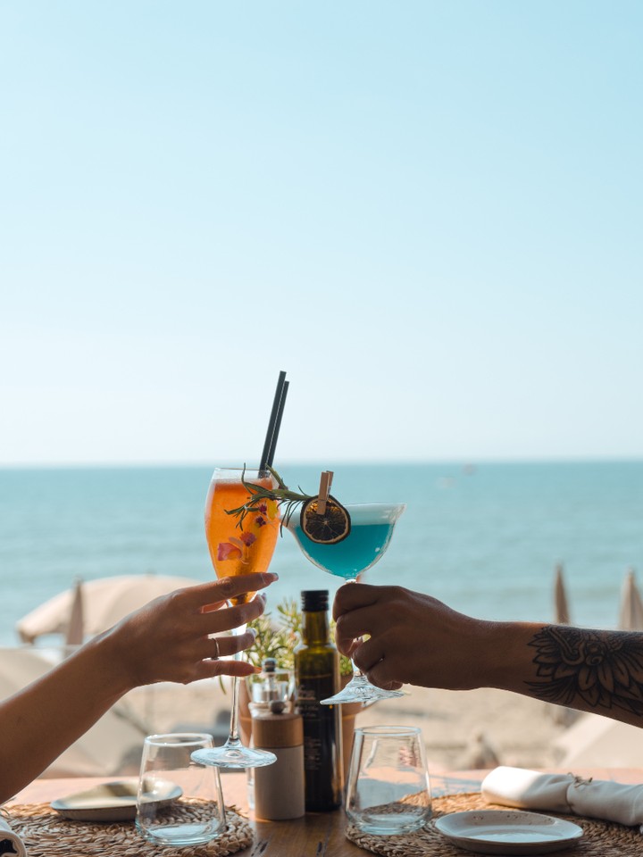 A cocktail by the sea 🌊
Letting the sun do its thing ☀️
And staying a little longer.
#luumabeachrestaurant #luumabeachmarbella #marbellaweekend #marbellatrip #marbellalifestyle #marbellaspain #marbellavacation #elrosariobeach