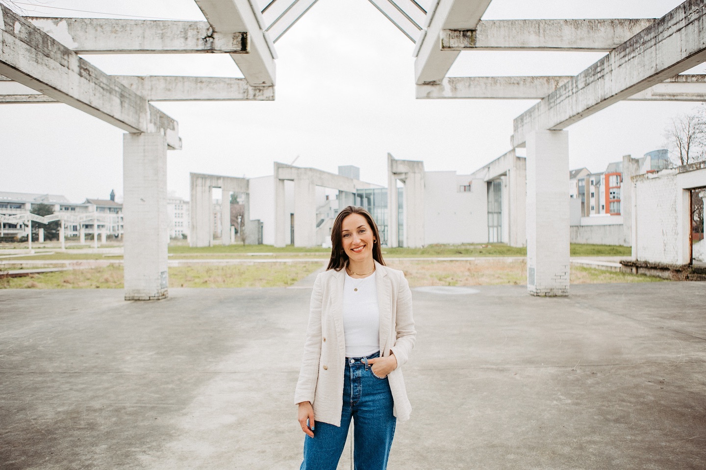 Die Liebe @meiningerweddings und ich hatten vor kurzem ein tolles Shooting am #innenhafenduisburg , immer wieder eine super Location für #businessshootings
Wenn ihr gerade in der Hochzeitsplanung seid, schaut mal bei ihr vorbei!
Liebe alles an diesem Foto!
.
. . #fotografienrw #businessfotos #weddingplanernrw #hochzeitsplaner #hochzeitsfotografienrw #businessphotography