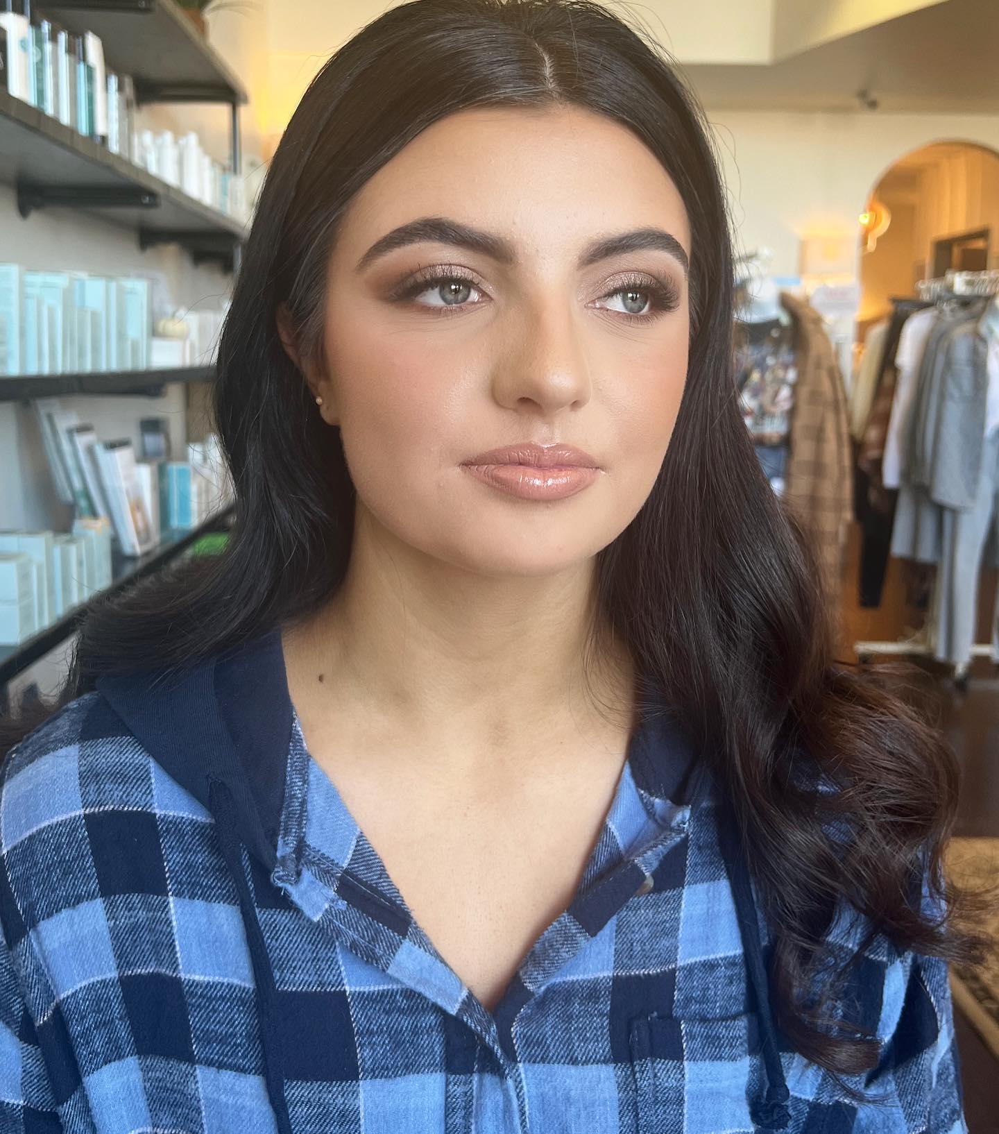 Soft glam makeup for a beautiful girl! Loved getting to glam @isabella.wilsonnn for her ball tonight🤍