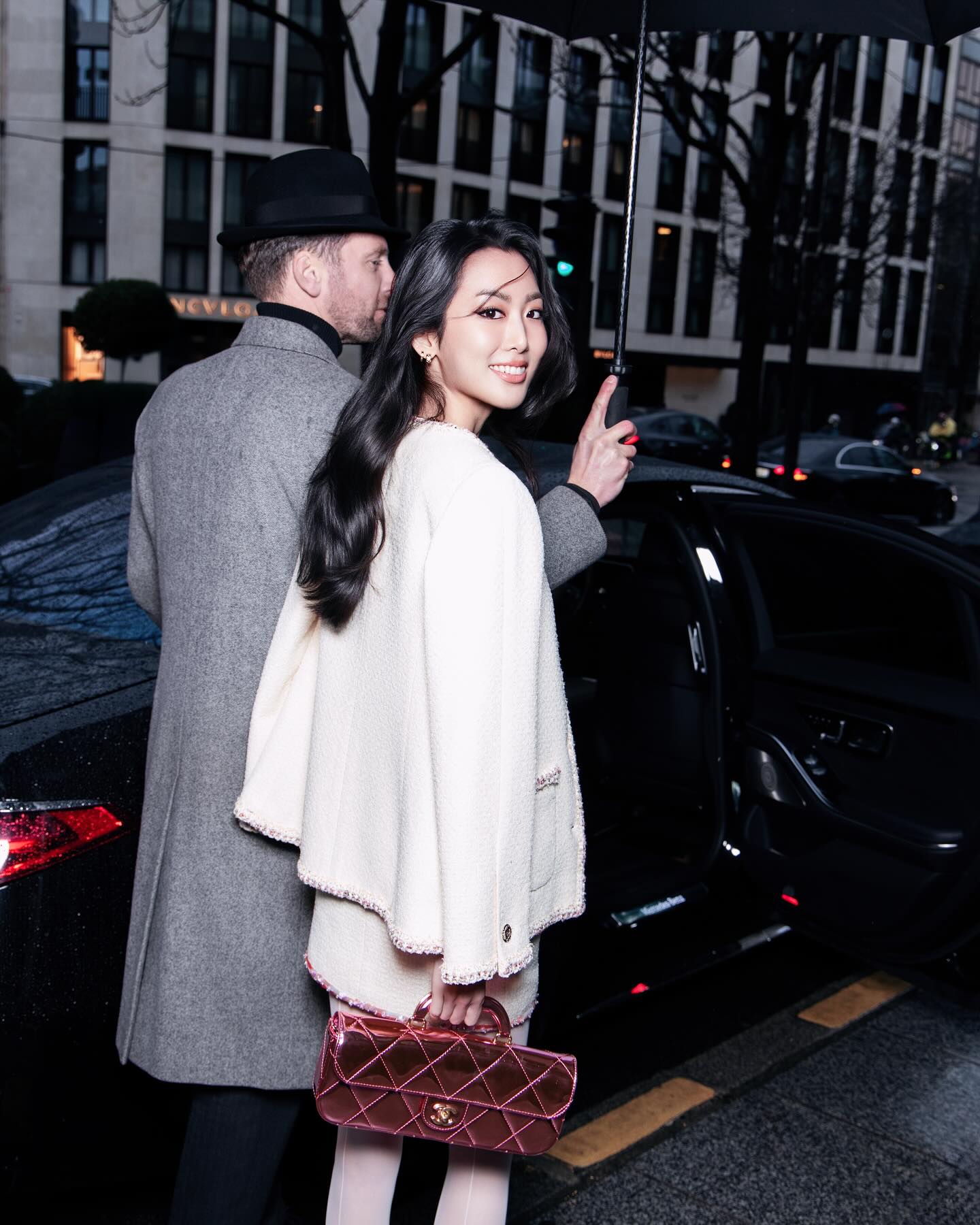 Getting ready @arenyoo for Chanel Haute Couture @chanelofficial Using @chanel.beauty
@ig.arthur
@e.leonchenko
@jiyoungyangbeauty
#CHANEL #arenyoo #jiyoungyangbeauty
#luxurybeauty #koreanmakeupartistinparis